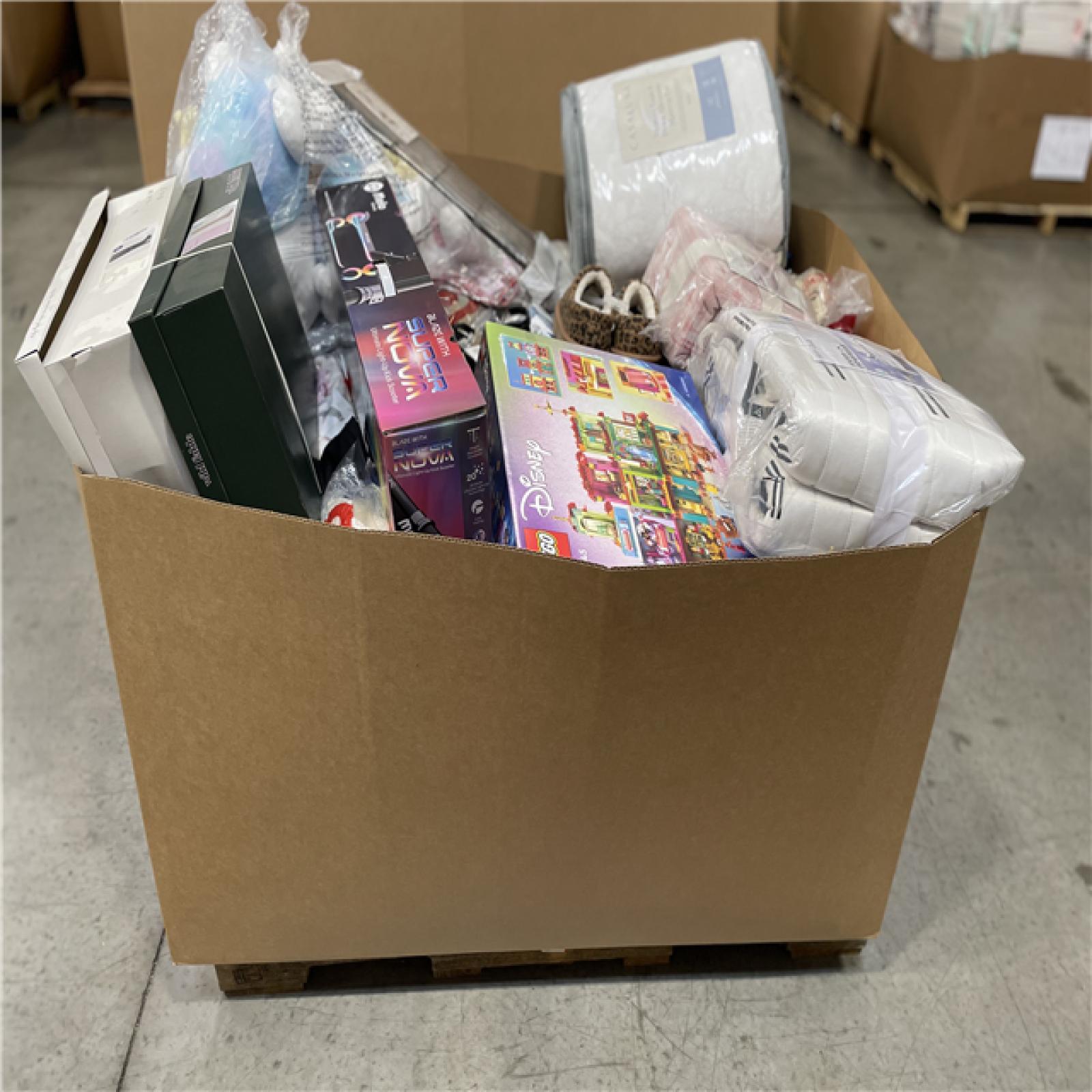 DALLAS LOCATION- NEW! BULLSEYE MIXED CLOTHING PALLET (300 UNITS)