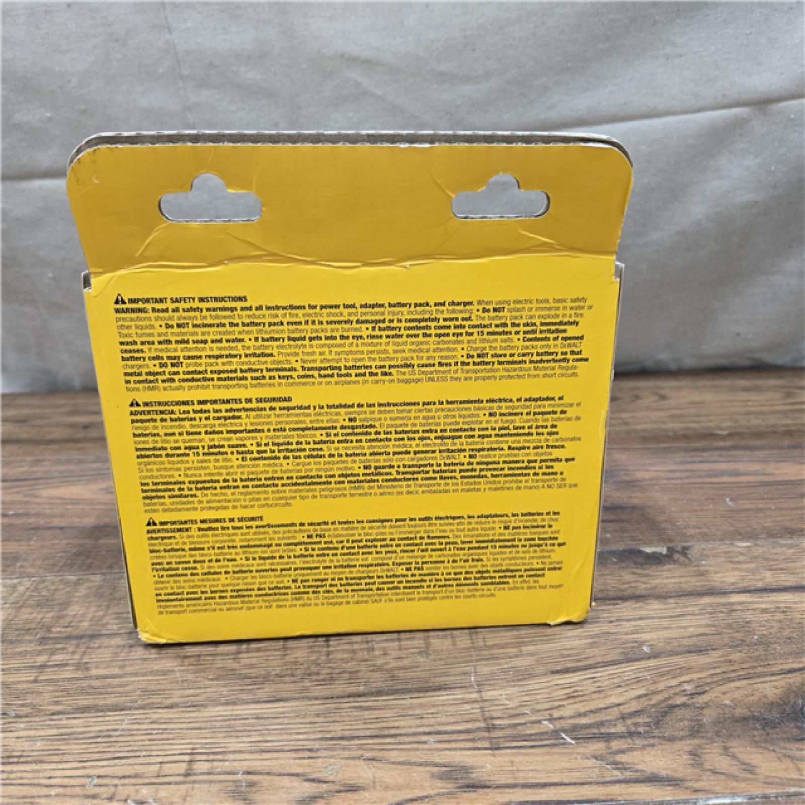 NEW! DEWALT 20V MAX Lithium-Ion 6.0Ah and 4.0Ah Battery and Charger Starter Kit