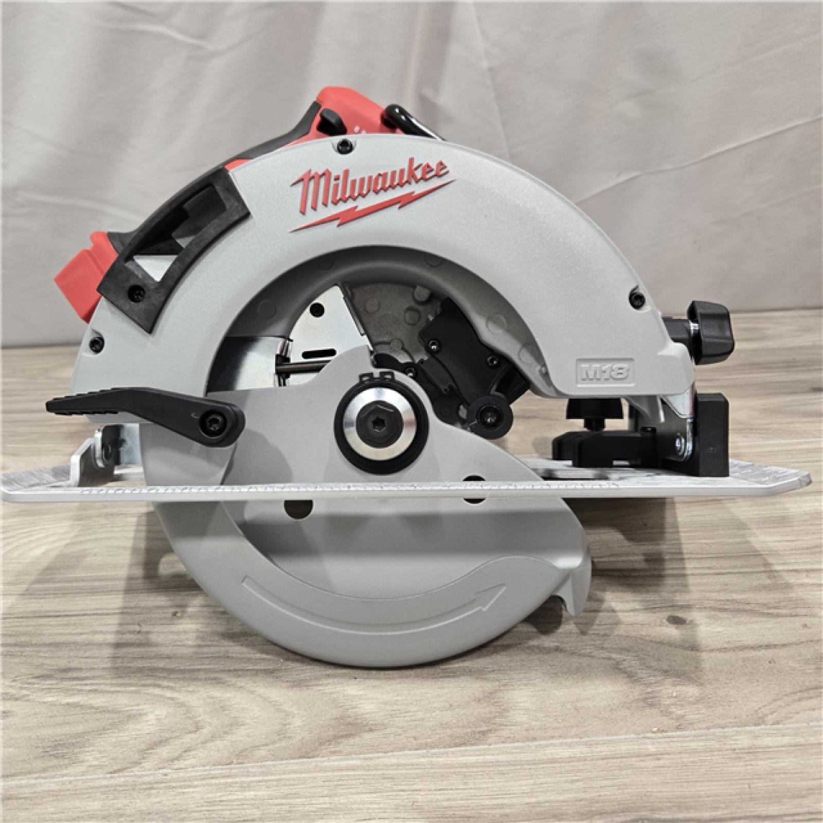 AS-IS Milwaukee 7-1/4 18V Circular Saw 2631-20 (Bare Tool)
