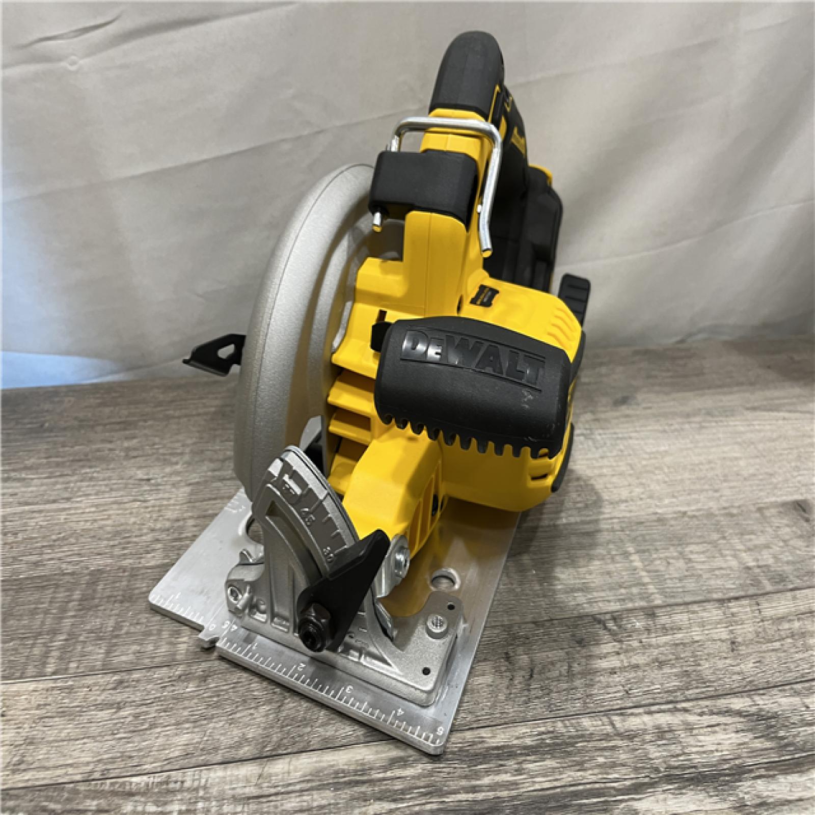 AS-IS DEWALT 20-Volt MAX 7-1/4 in. Cordless Circular Saw (Tool Only)
