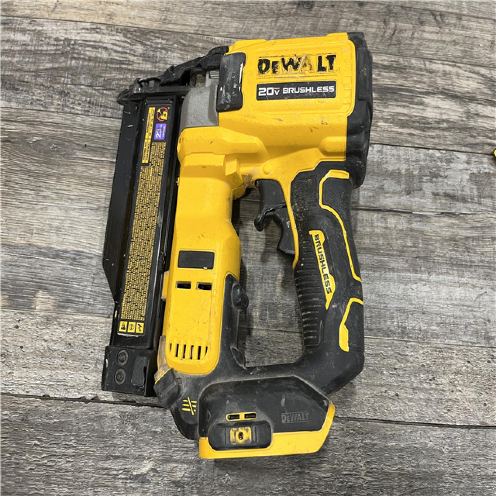AS-IS DEWALT ATOMIC 20V MAX Lithium Ion Cordless 23 Gauge Pin Nailer Kit