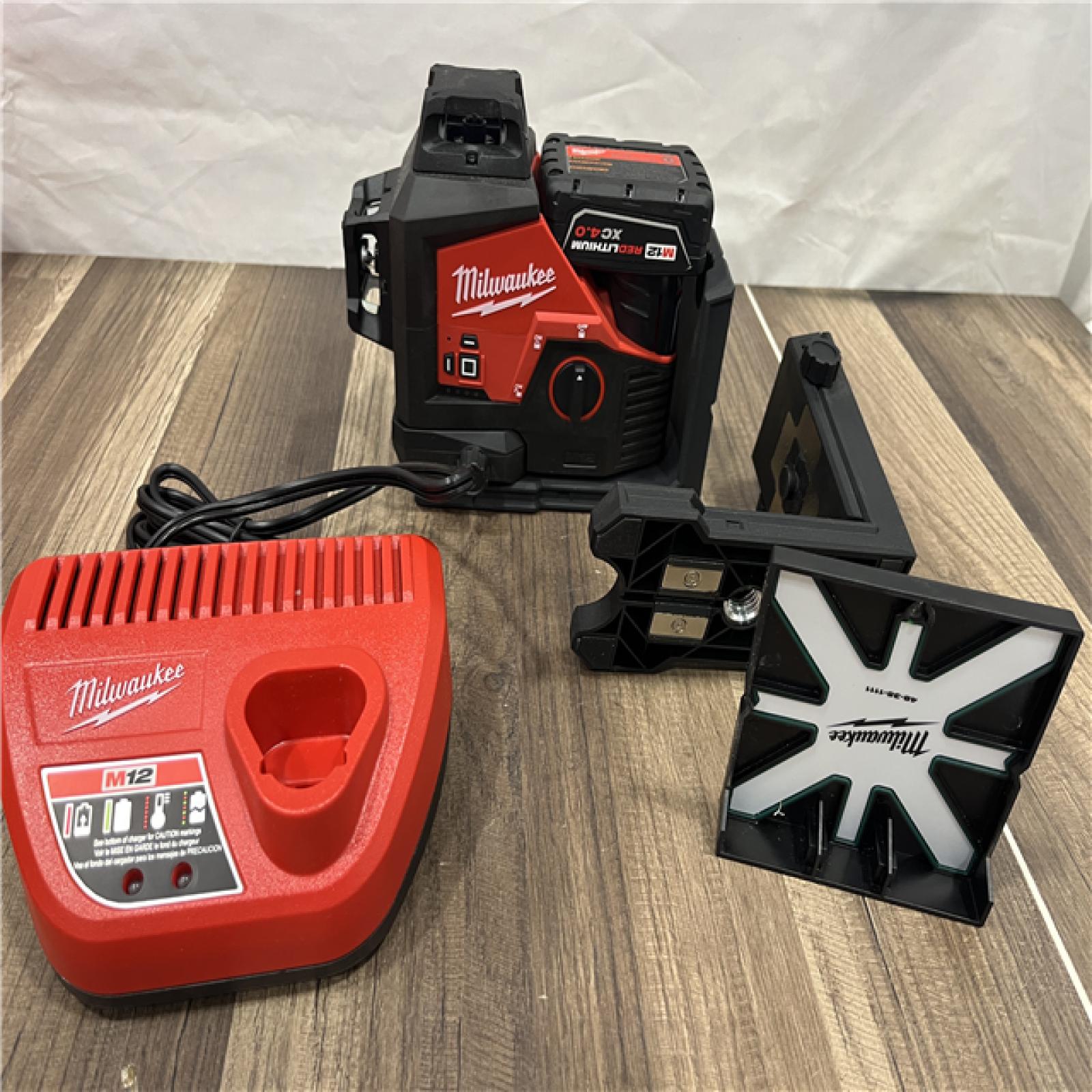 AS-IS Milwaukee-3632-21 M12 Green Beam Laser 360° 3-Plane Kit
