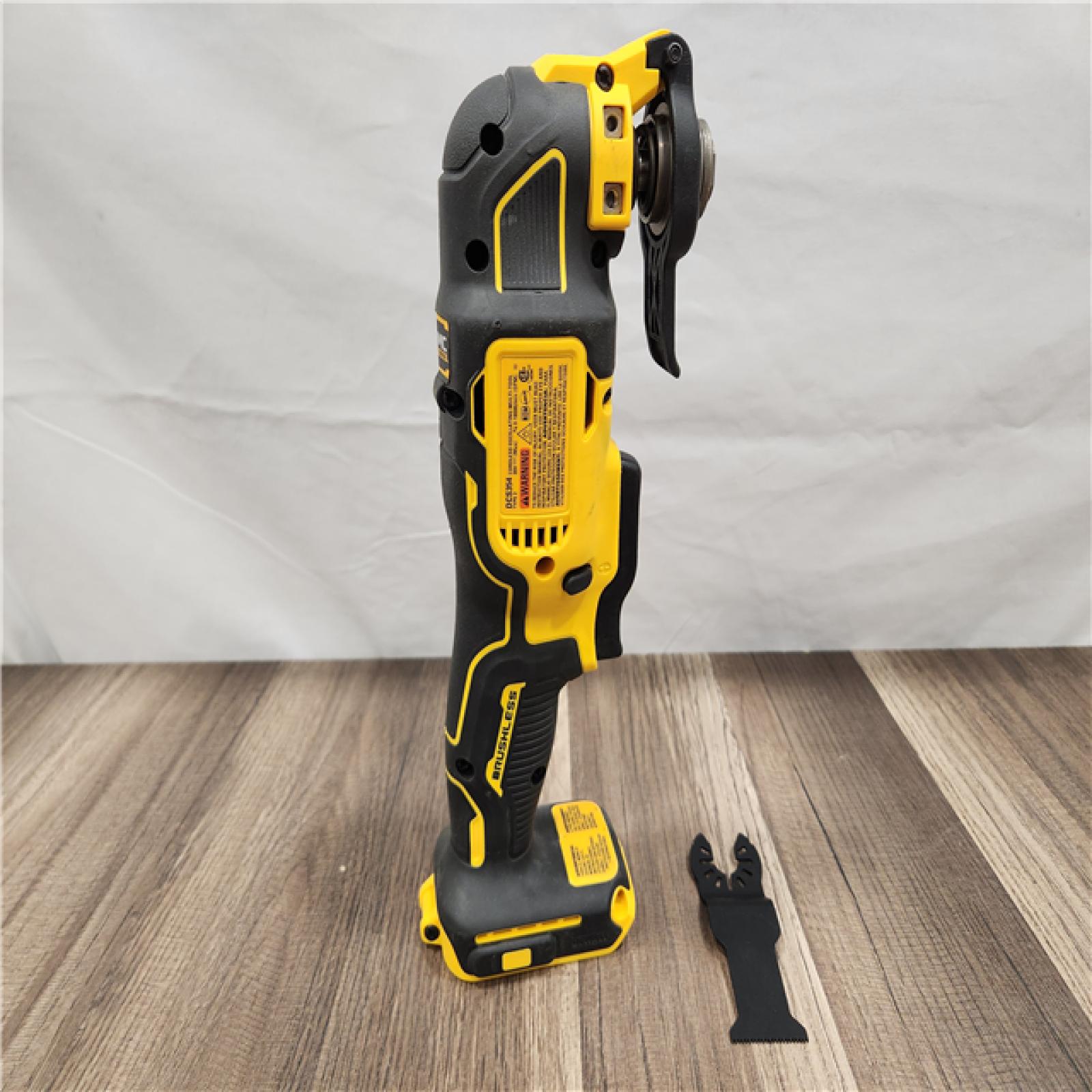 LIKE NEW! - DEWALT ATOMIC 20-Volt MAX Lithium-Ion Brushless Cordless Oscillating Tool (Tool-Only)