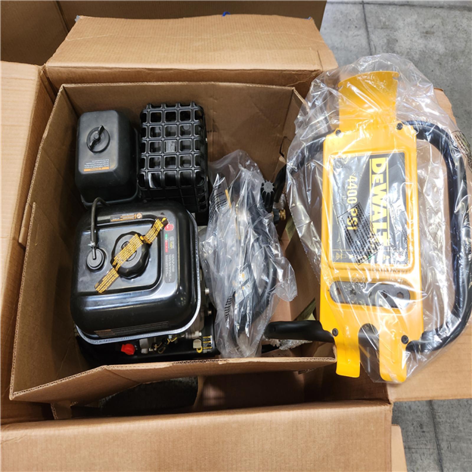 Phoenix NEW DEWALT 4400 PSI 4.0 GPM Gas Pressure Washer with 420cc Engine  Triplex Pump  Commercial Cold Water Power Washer