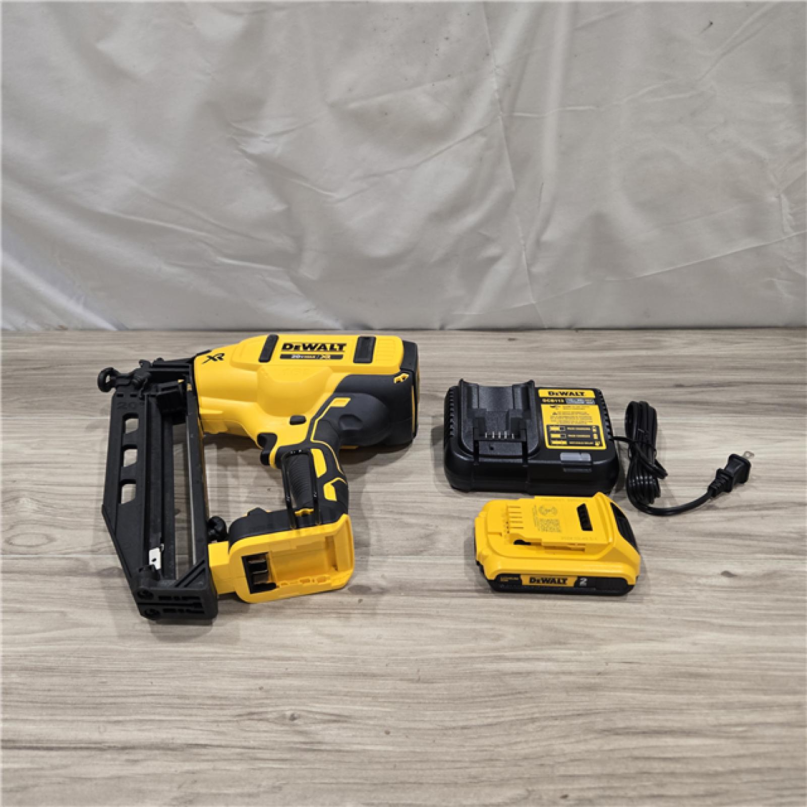 AS-IS DeWalt 20V 16 Gauge Cordless Angled Finish Nailer Kit