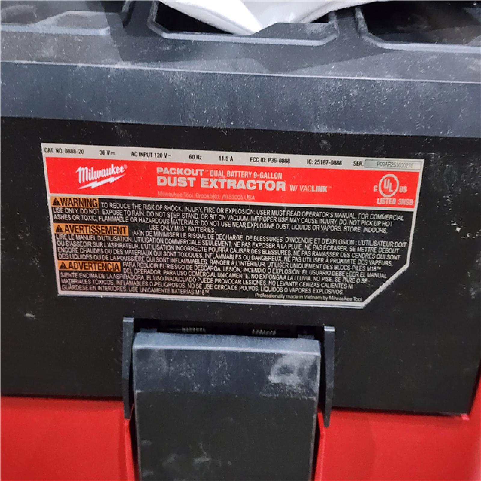HOUSTON LOCATION - AS-IS M18 FUEL PACKOUT 9 Gallon Dual-Battery Dust Extractor
