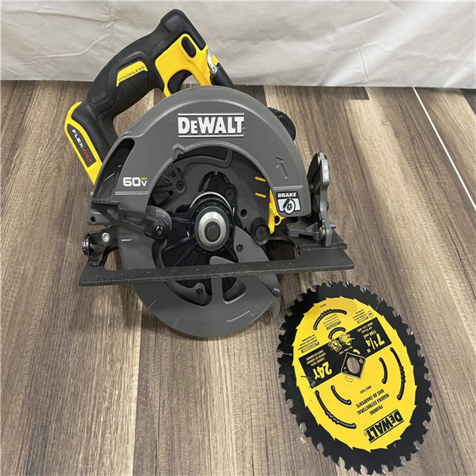 AS-IS DeWALT Flexvolt Max 7-1/4  60V Brushless Circular Saw DCS578B