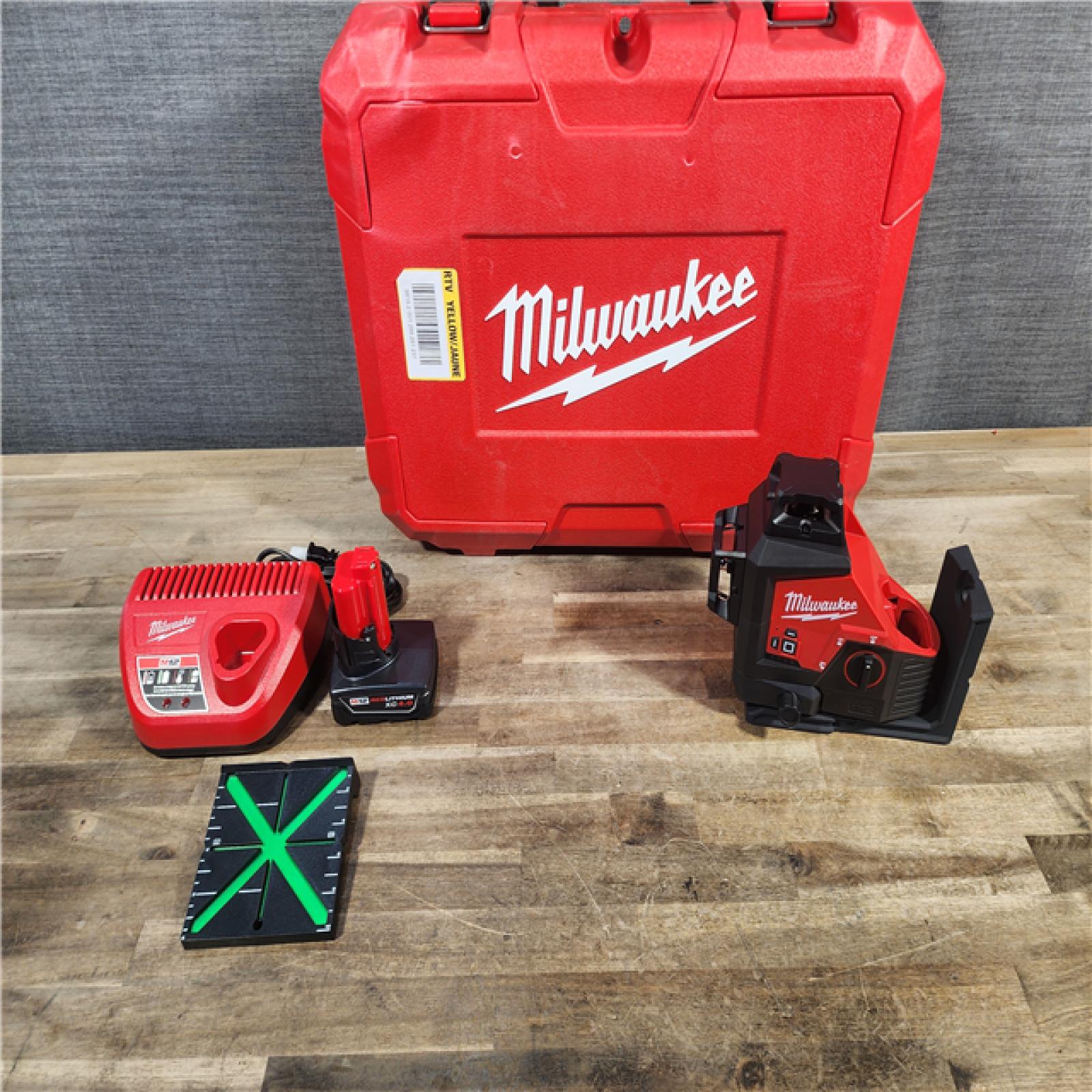 HOUSTON LOCATION - AS-IS (APPEARS LIKE NEW) Milwaukee-3632-21 M12 Green Beam Laser 360° 3-Plane Kit