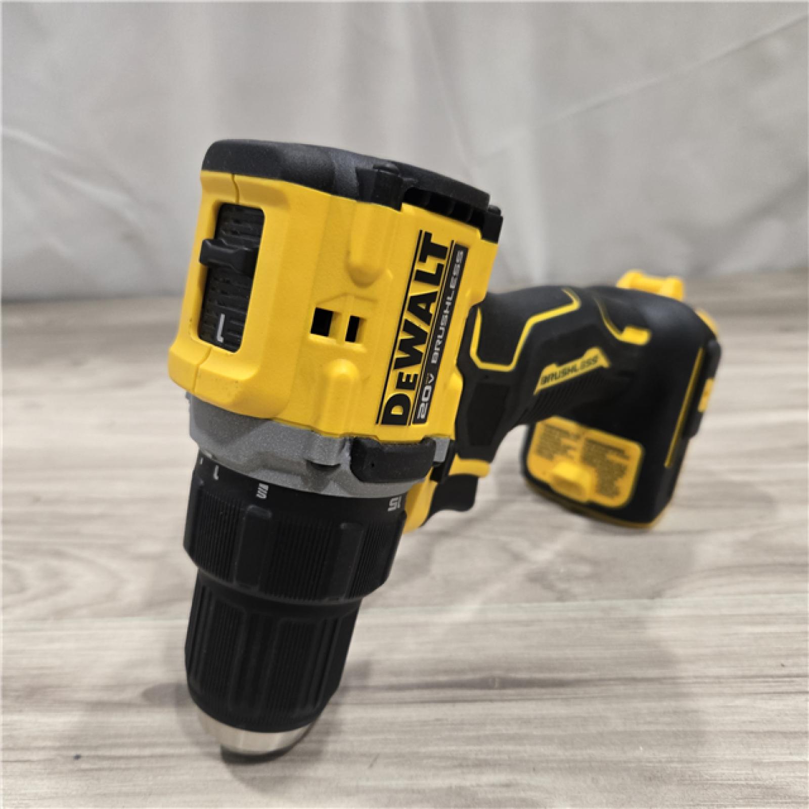 AS-IS DEWALT ATOMIC COMPACT SERIES 20V MAX* Cordless 1/2 Drill/Driver Kit