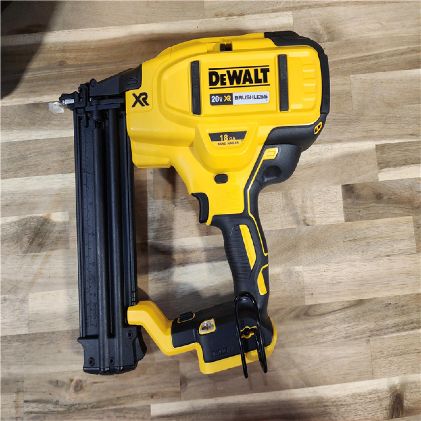 HOUSTON LOCATION - AS-IS DEWALT 20V MAX XR 18 Gauge Brad Nailer Kit