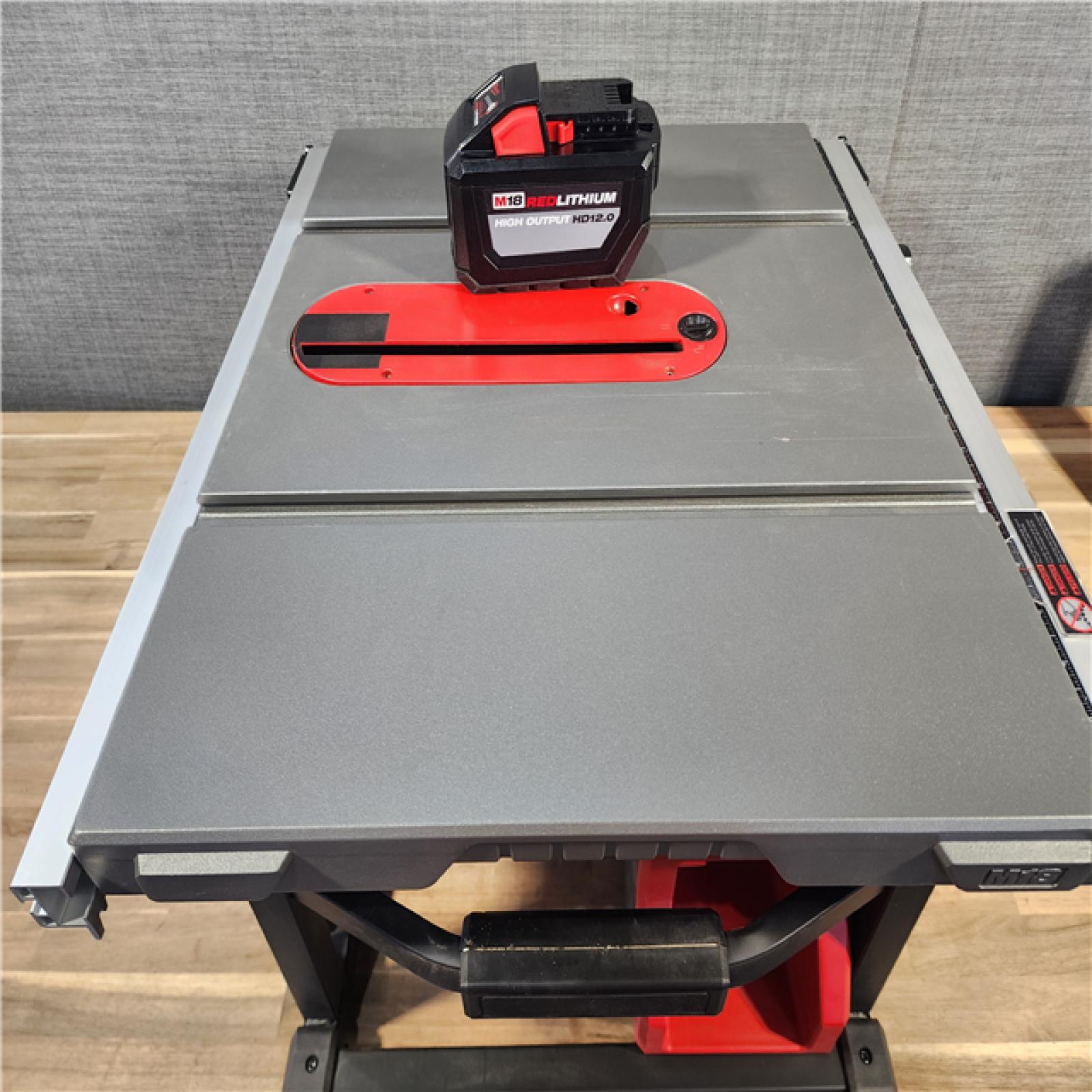 HOUSTON LOCATION - AS-IS Milwaukee M18 FUEL ONE-KEY 18- Volt Lithium-Ion Brushless Cordless 8-1/4 in. Table Saw Kit W/(1) 12.0Ah Battery & Rapid Charger