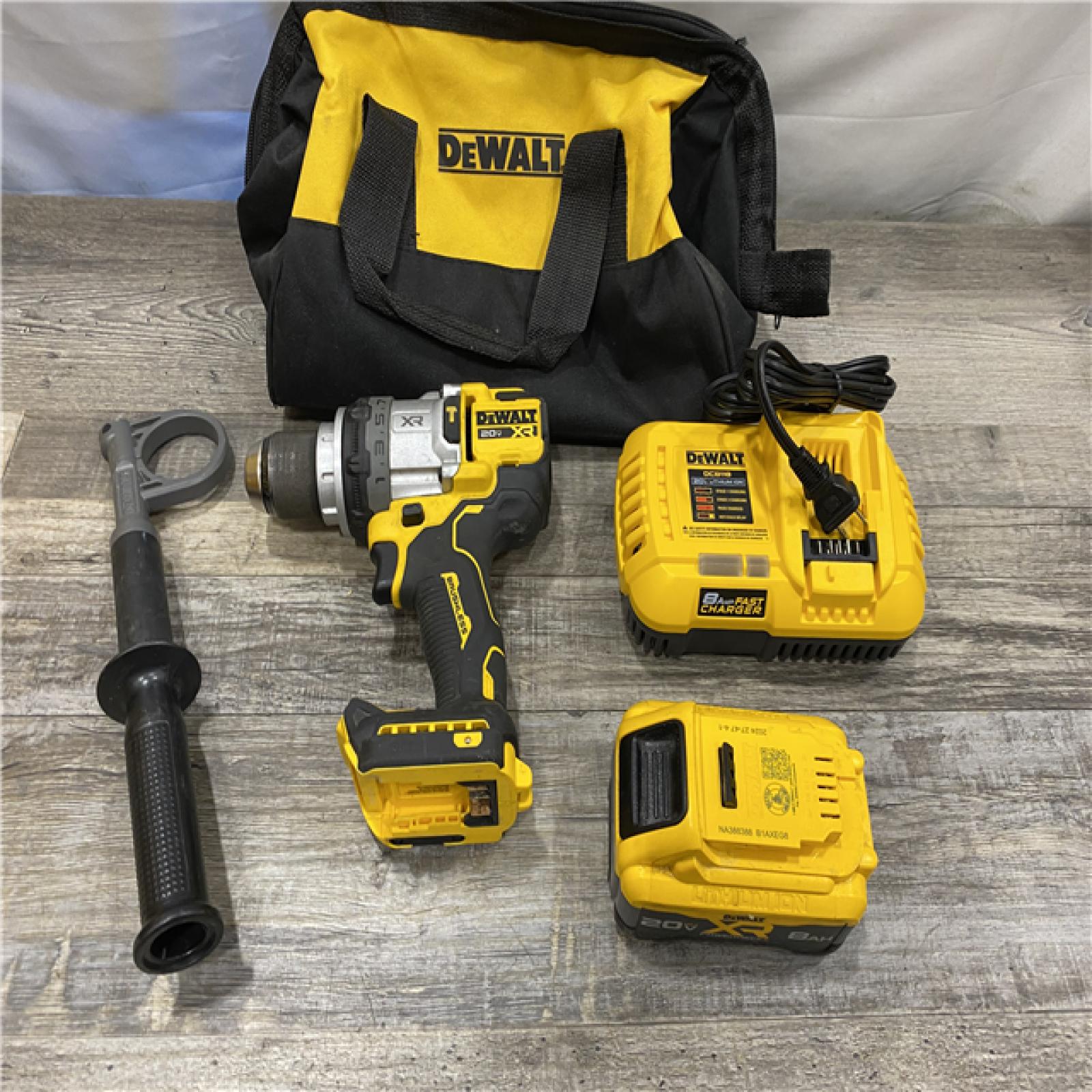 AS-IS DEWALT Atomic 20V Max Lithium-Ion Brushless Cordless Compact 1/4 in. Impact Driver Kit