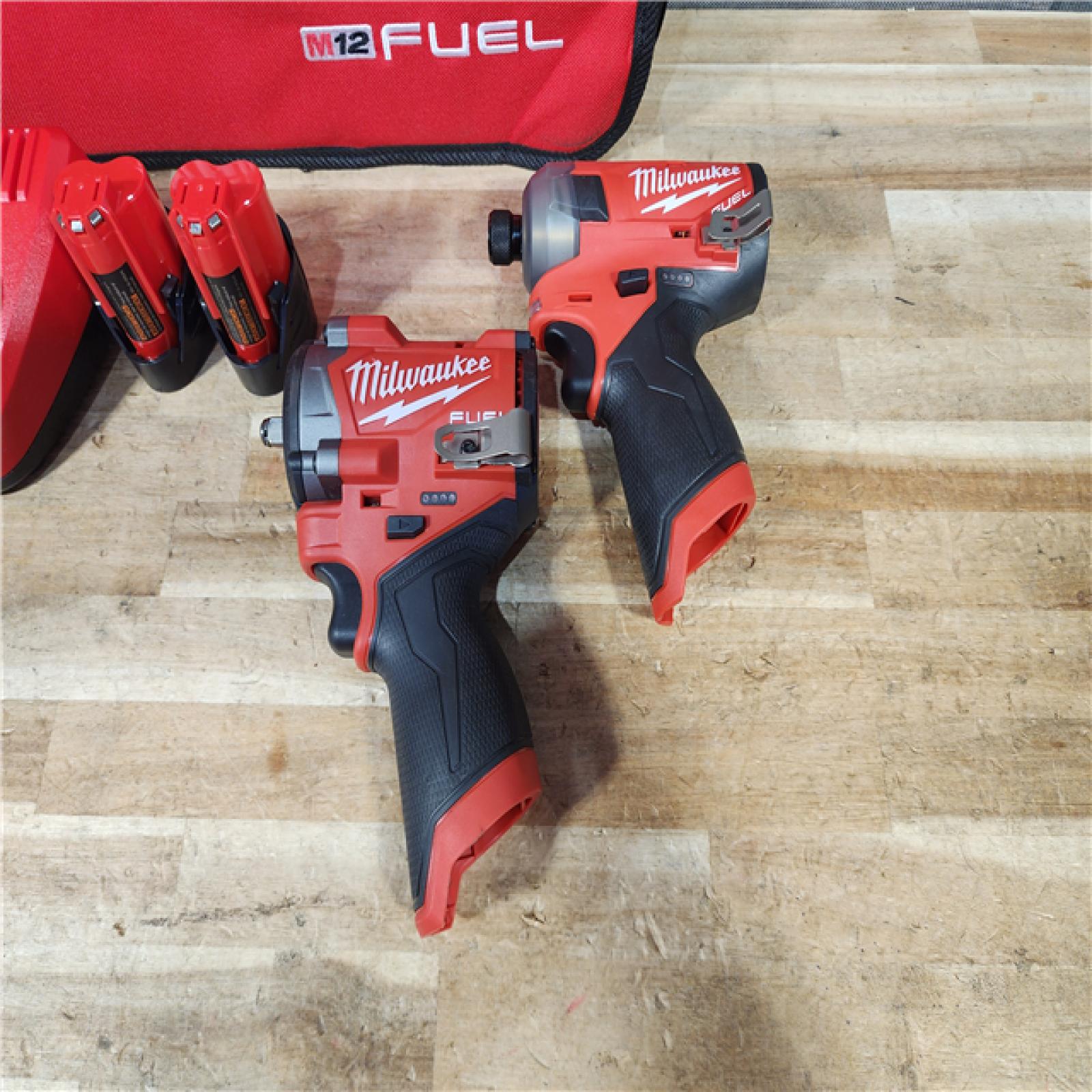 HOUSTON LOCATION - AS - IS Milwaukee 2 Tool Combo Kit W/ (2) Battery & Charger