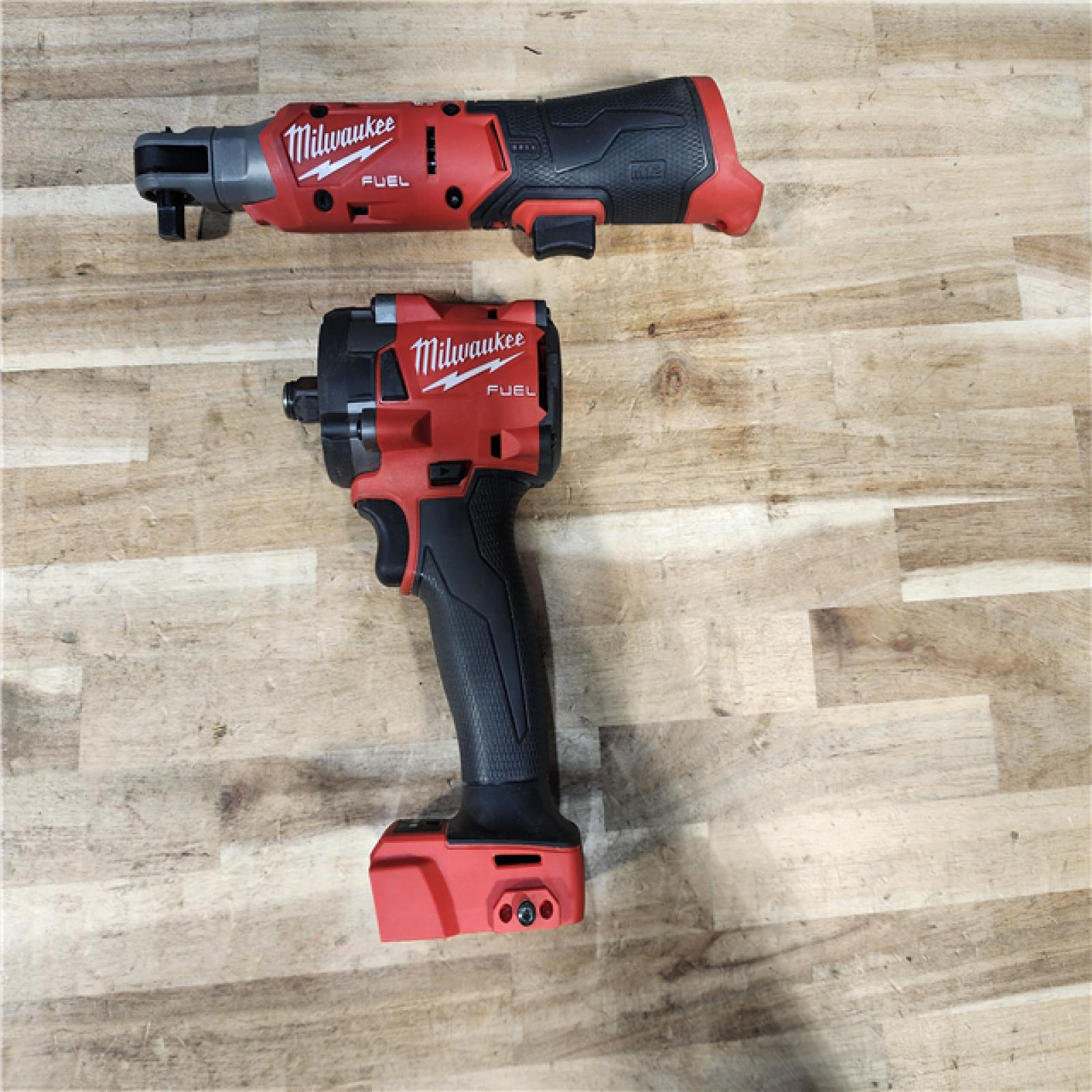 HOUSTON LOCATION - AS-IS MILWAUKEE 2 TOOL COMBO KIT W/ (2) BATTERY & CHARGER