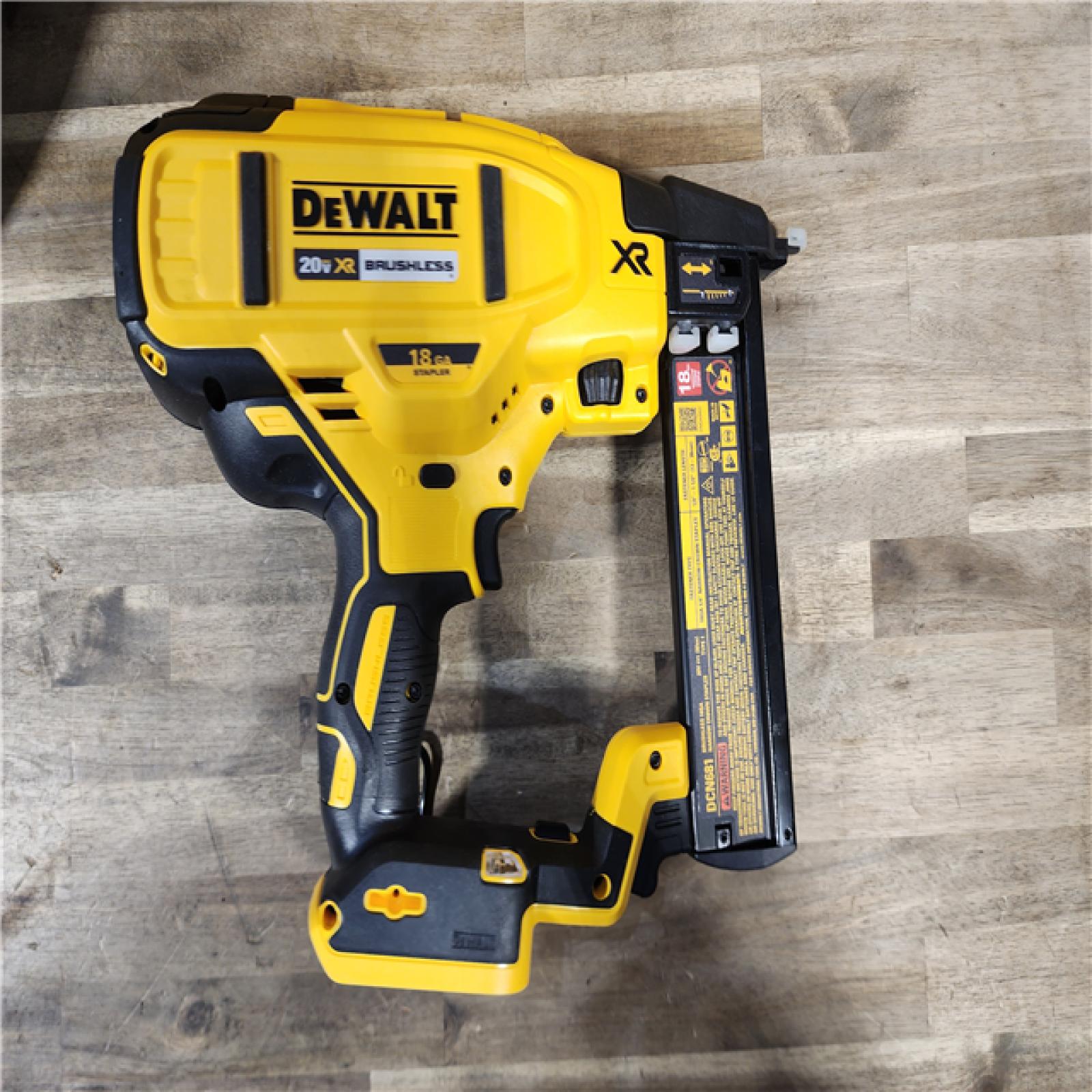 HOUSTON LOCATION - AS-IS DEWALT 20V-MAX XR 18GA BRAD NAILER KIT
