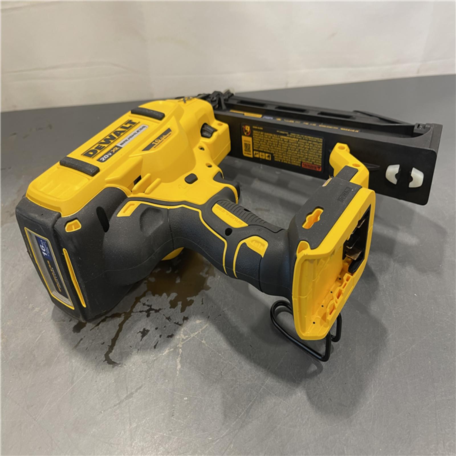 AS-IS - DEWALT 20V MAX XR 16-Gauge Lithium-Ion Cordless Finish Nailer