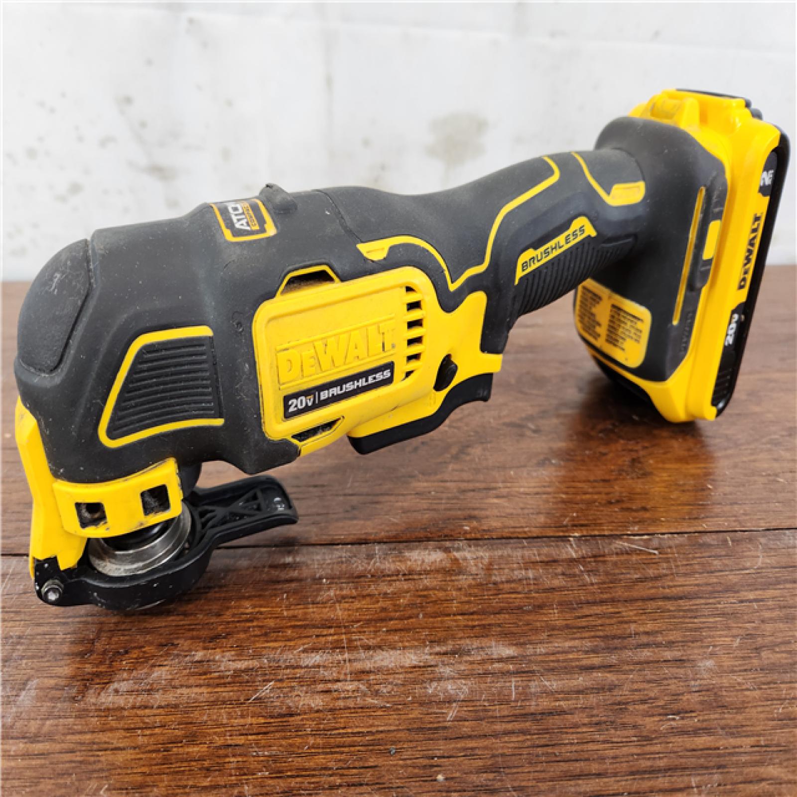 AS-IS DEWALT 20-Volt MAX Lithium-Ion Cordless Brushless Oscillating Tool Kit