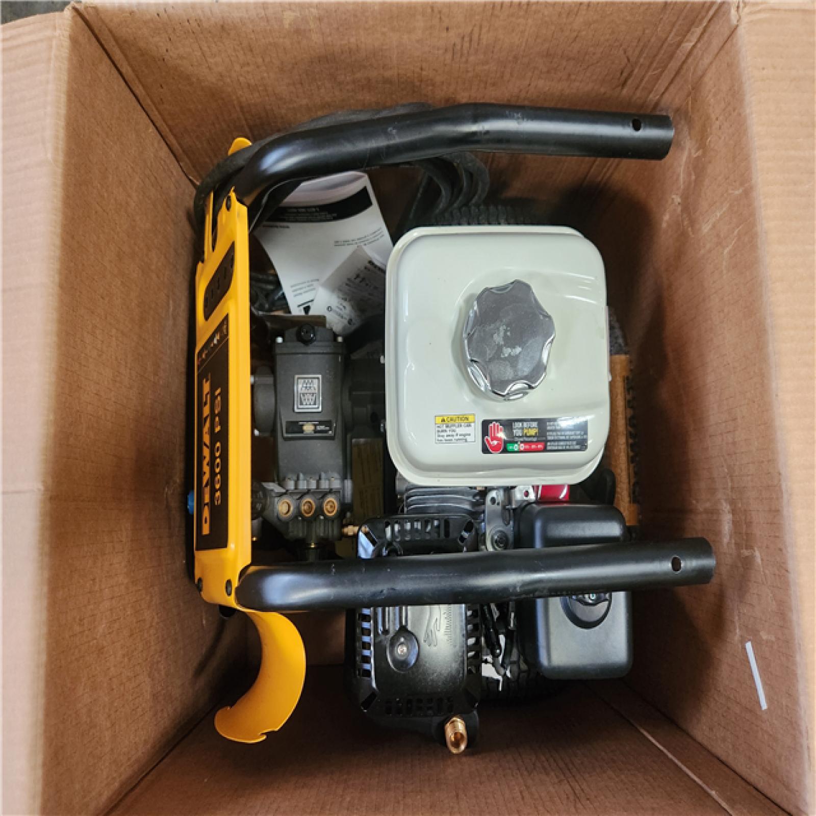 Phoenix LIKE NEW DEWALT 3600 PSI 2.5 GPM Cold Water Gas Professional Pressure Washer with HONDA GX200 Engine