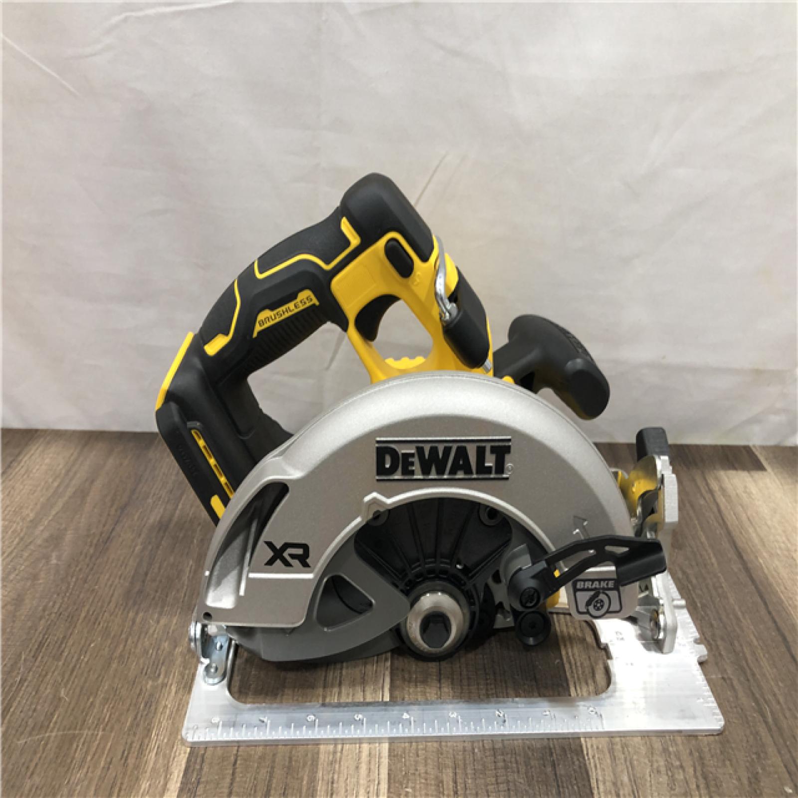 AS-IS DEWALT 20-Volt MAX 7-1/4 in. Cordless Circular Saw (Tool Only)