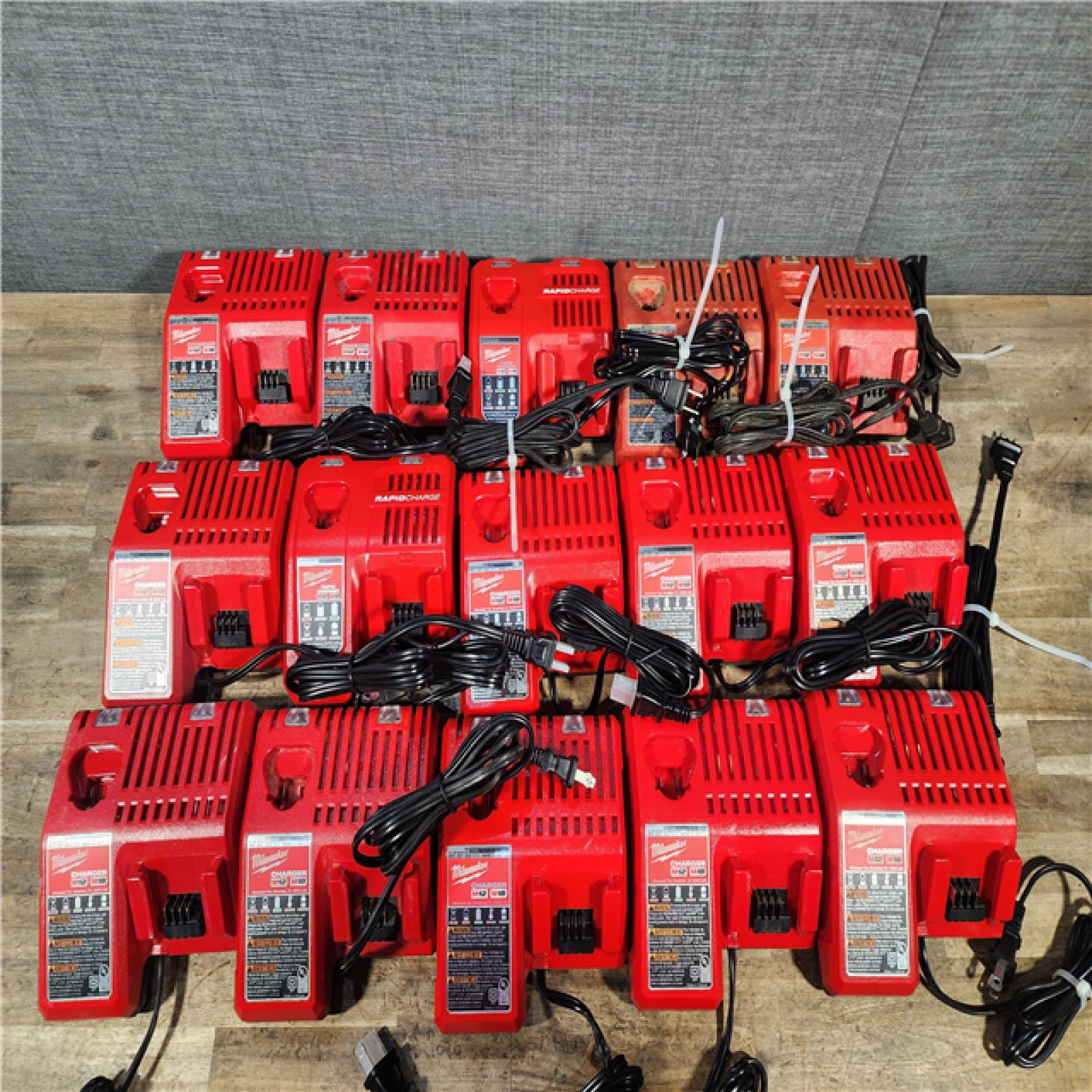 HOUSTON LOCATION - AS-IS MILWAUKEE BATTERY CHARGER PACK QTY - 15