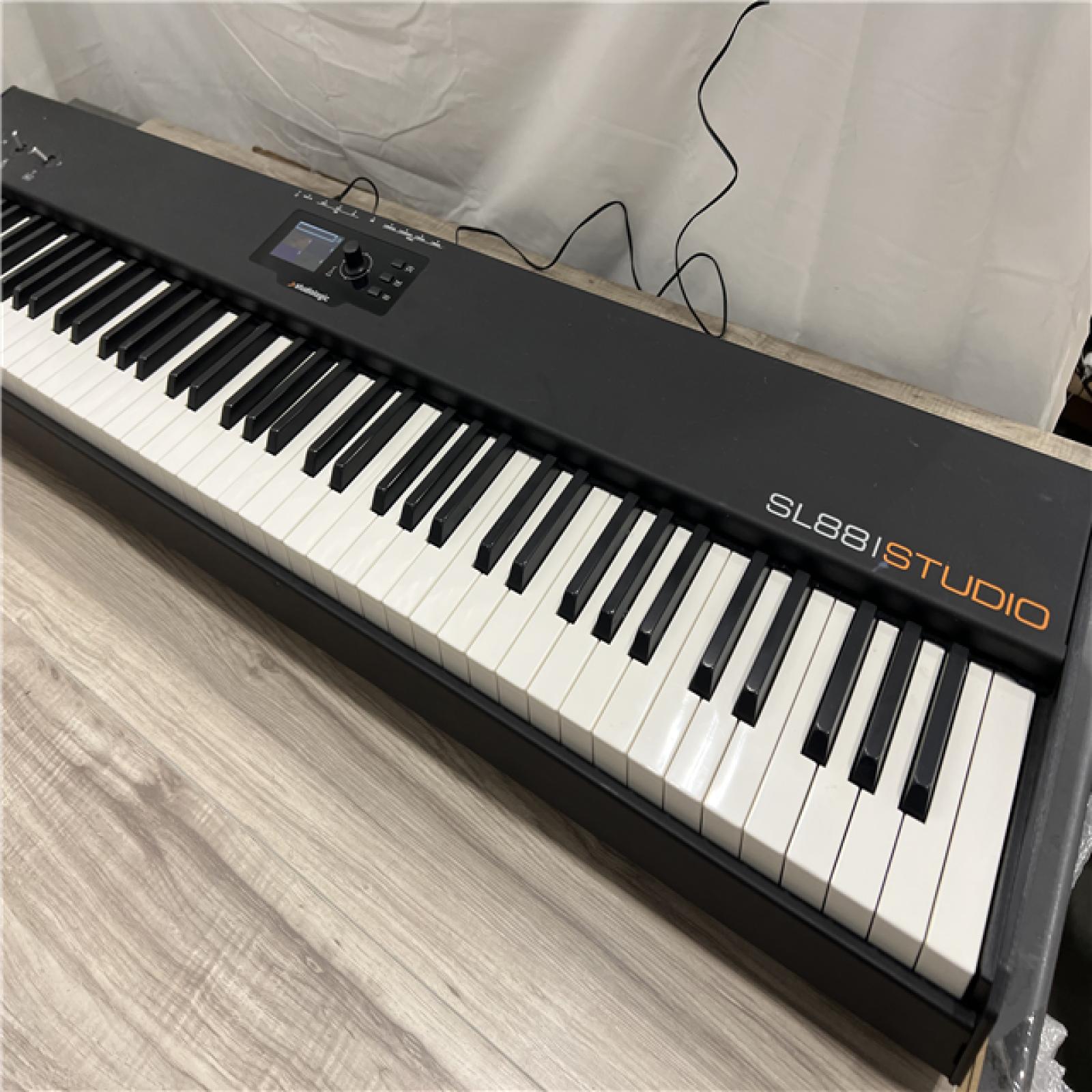 AS-IS Studiologic SL88 MK2 88-key MIDI Keyboard Controller