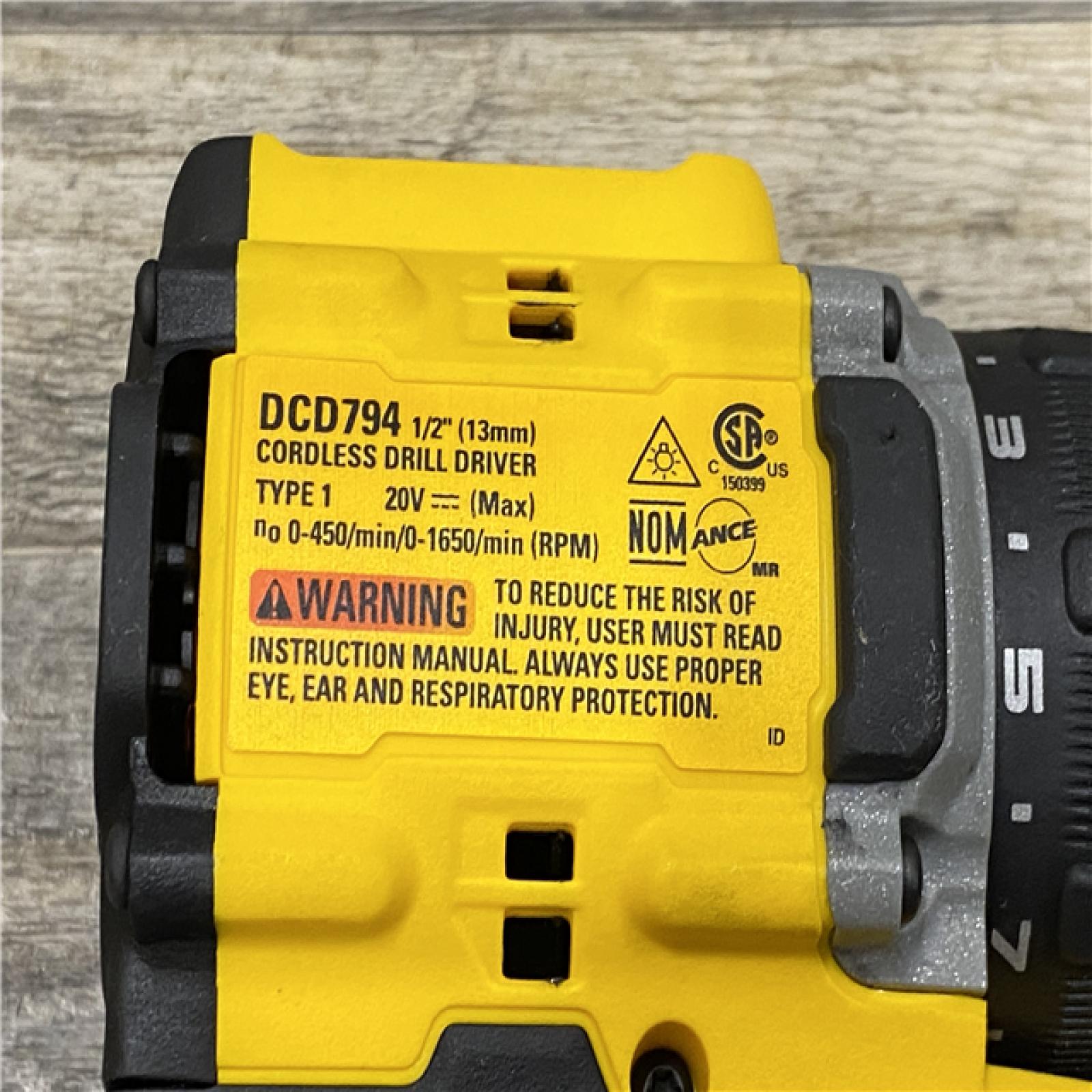 AS-IS DEWALT ATOMIC 20-Volt MAX Lithium-Ion Cordless Combo Kit