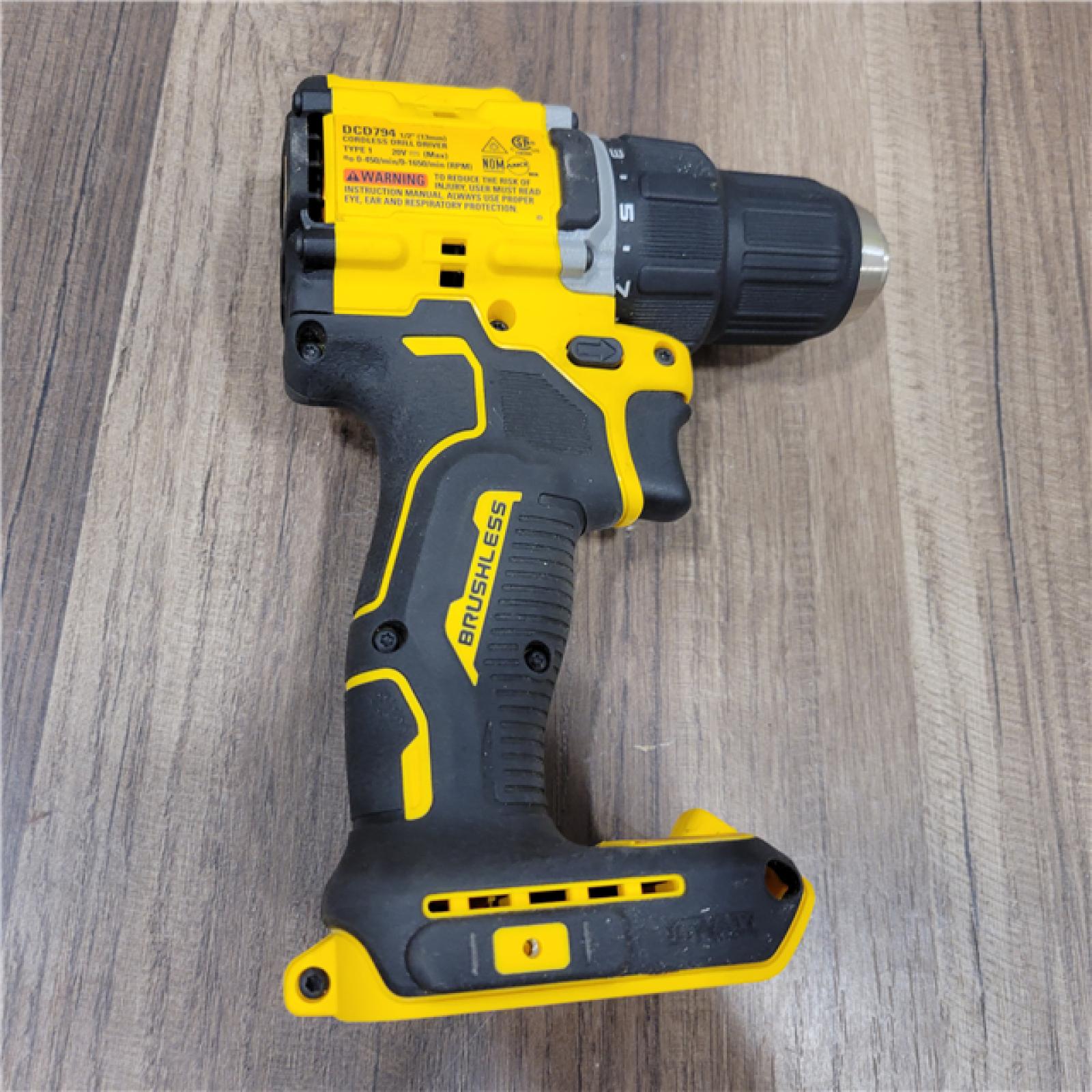 AS-IS DEWALT ATOMIC COMPACT SERIES 20V MAX* Brushless Cordless 1/2 Drill/Driver Kit