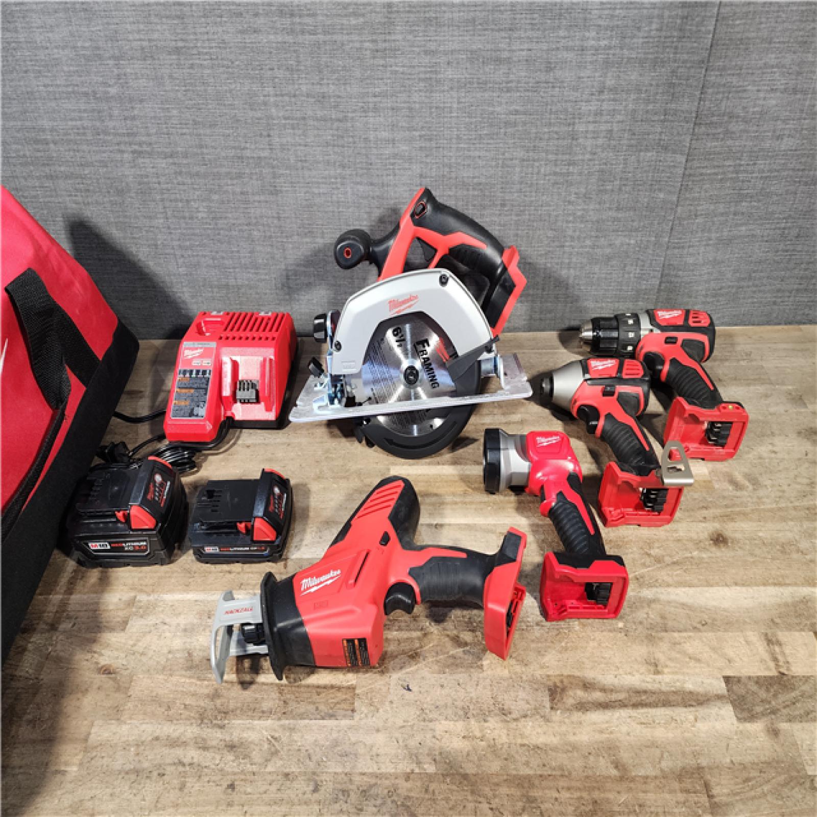 HOUSTON LOCATION - AS-IS Milwaukee 5 Tool Combo Kit W/ (2) Battery & Charger