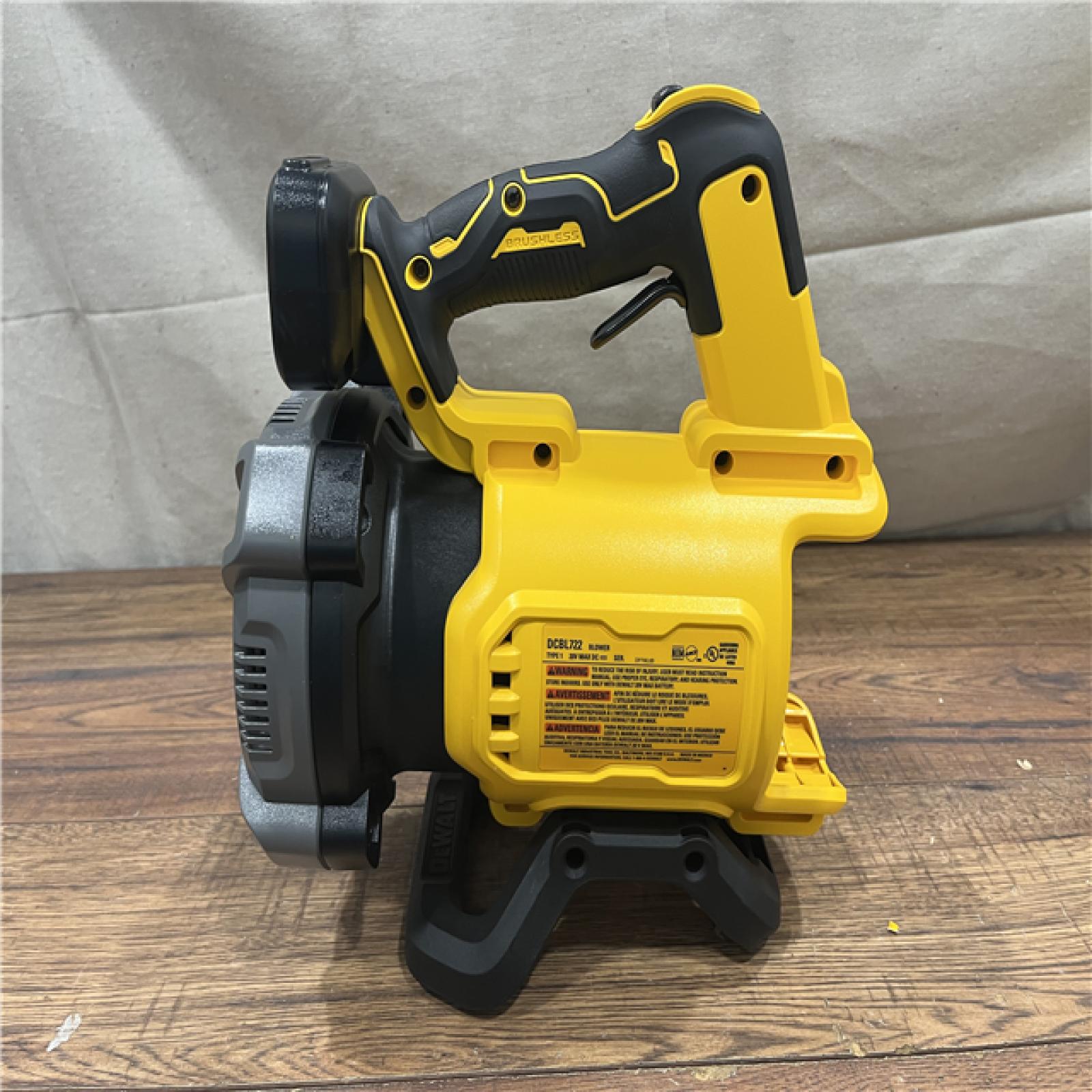 AS-IS DEWALT 20V MAX* XR Brushless Cordless Handheld Blower Kit
