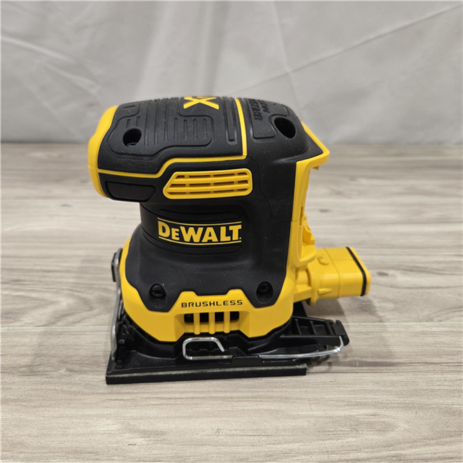 AS-IS DEWALT 20V MAX XR Cordless 1/4 Sheet  Sander (Tool Only)