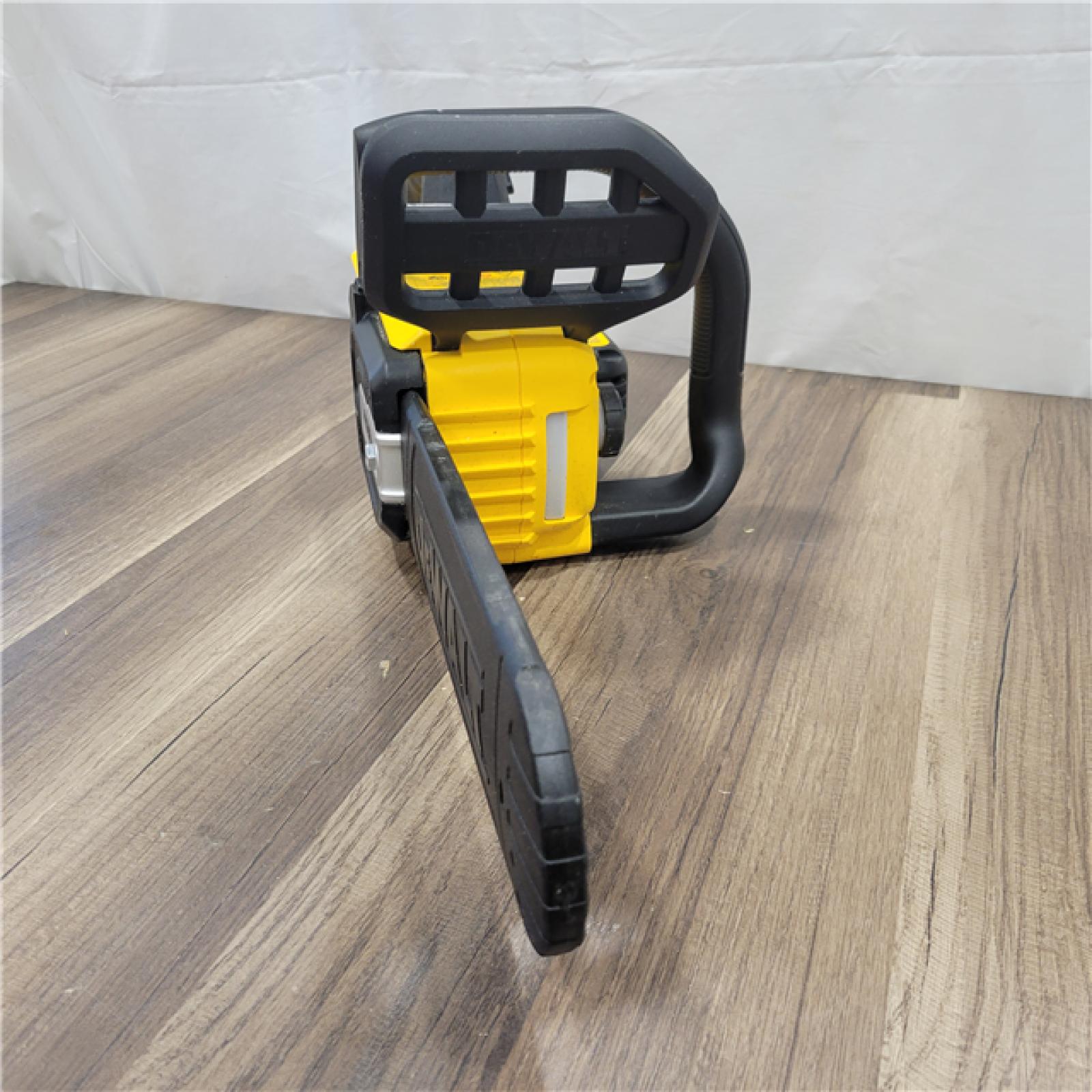AS-IS   DEWALT 20V MAX Compact 12 Brushless Cordless Chainsaw Kit