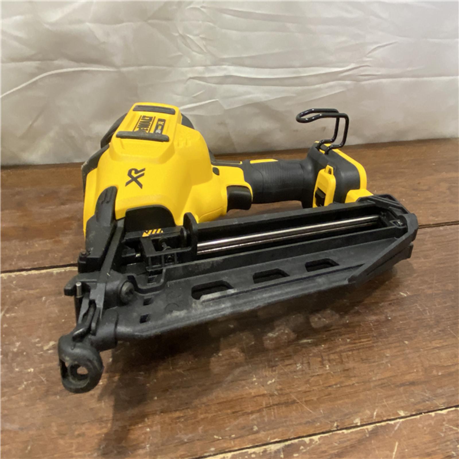 AS-IS DeWalt DCN660D1 20V 16 Gauge Cordless Angled Finish Nailer Kit W/ 2Ah Battery