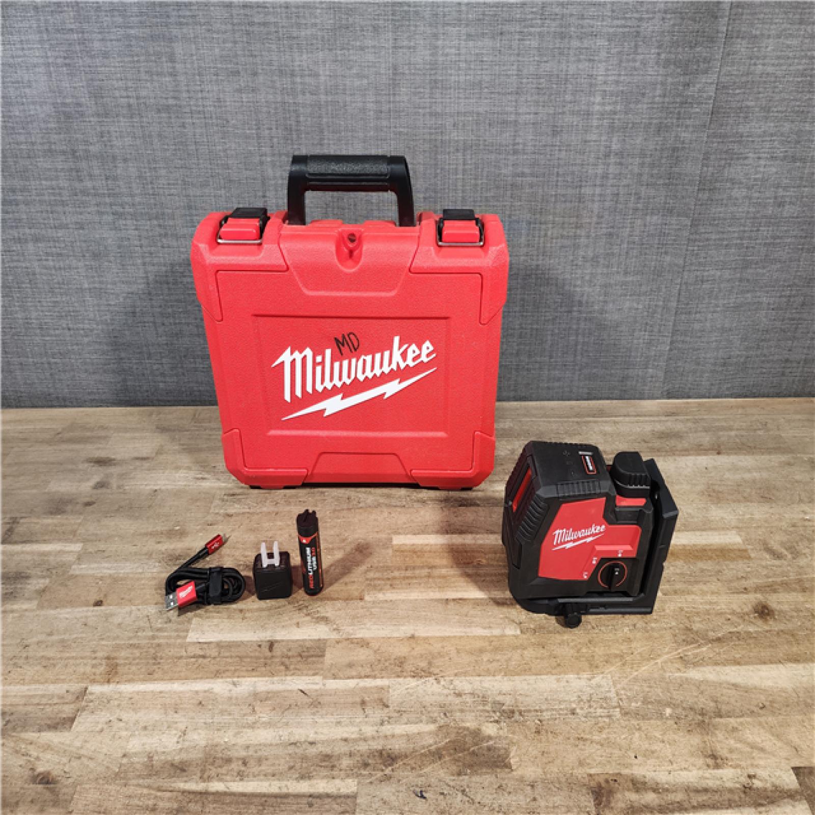 HOUSTON LOCATION - AS-IS Milwaukee 100 ft. REDLITHIUM Lithium-Ion USB Green Rechargeable Cross Line Laser Level Kit
