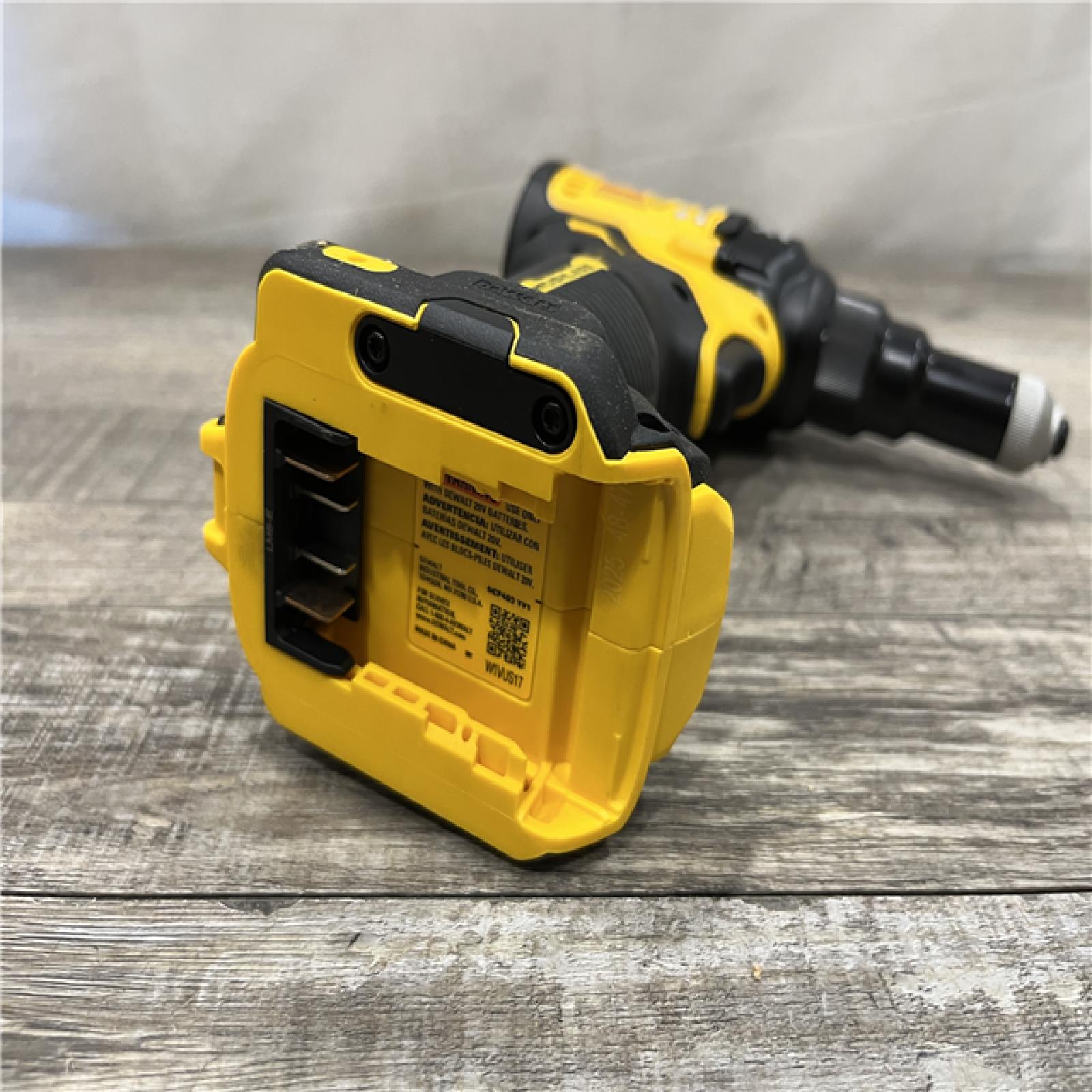 AS-IS DEWALT 20-Volt MAX Cordless 3/16 in. Rivet Tool (Tool-Only)