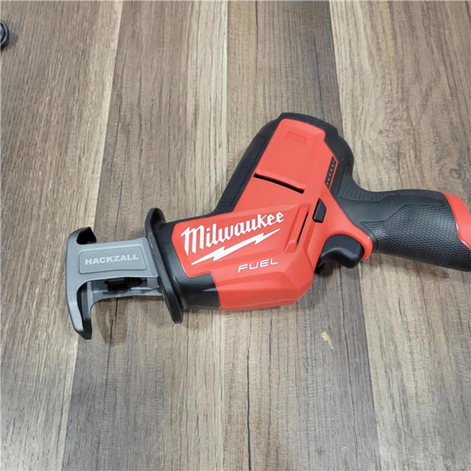 AS-IS MILWAUKEE M12 Fuel Kit De Sierra Sable Reciproca Hackzall Con 1 BaterÃ­a Milwaukee