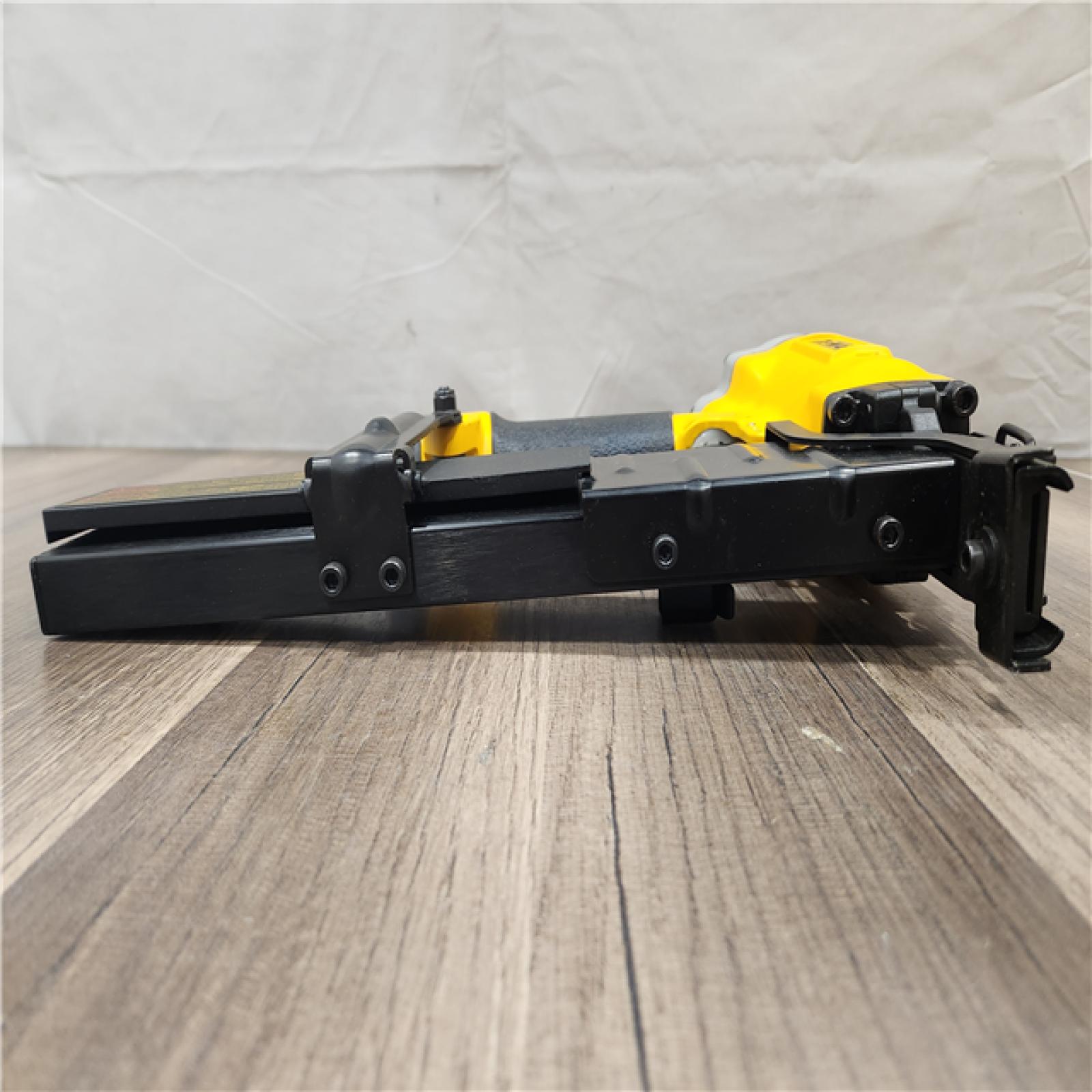 AS-IS- DeWalt DW451S2 16 Gauge 1 Crown 2 Lathing Stapler