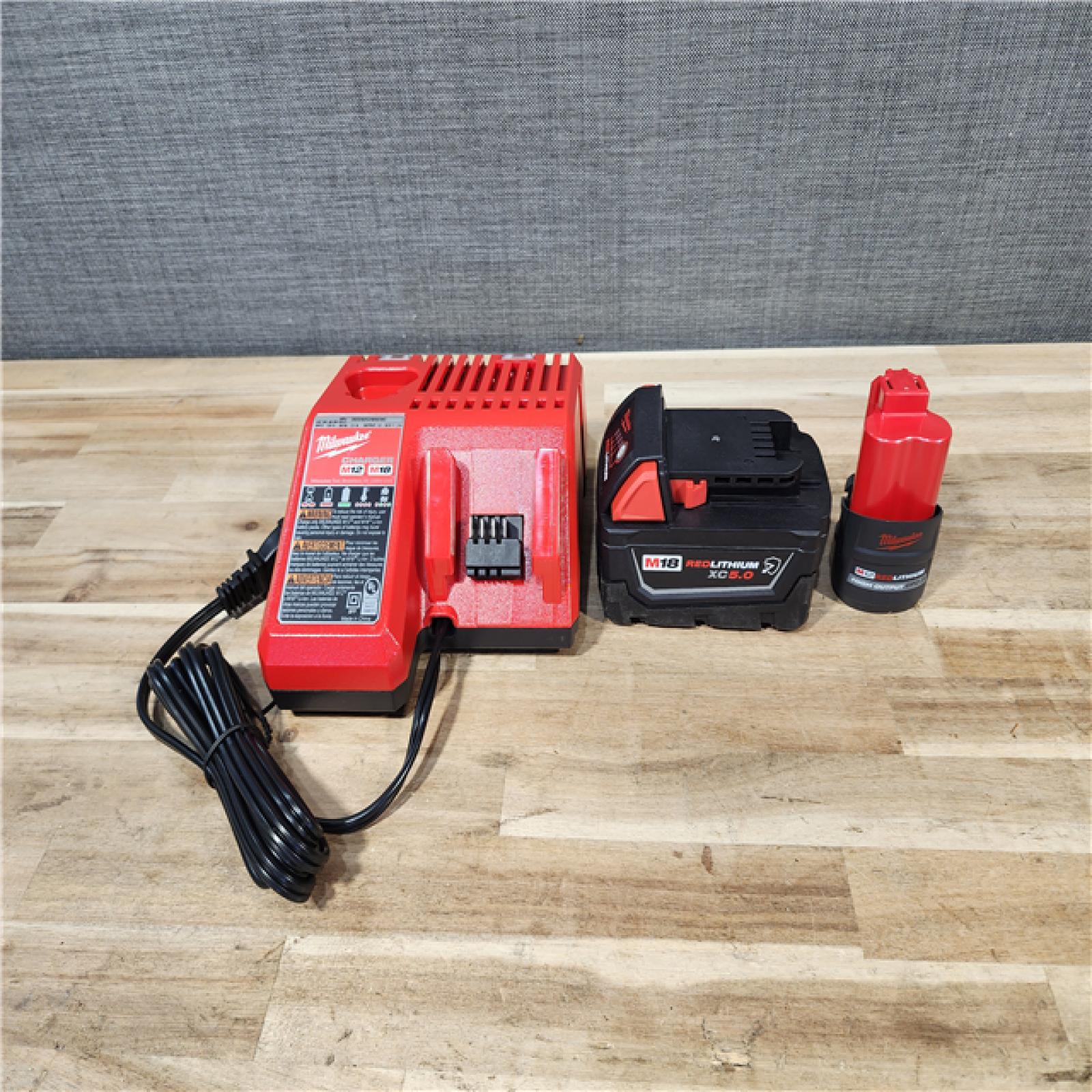 HOUSTON LOCATION - AS-IS Milwaukee 2 Tool Combo Kit W/ (2) Battery & Charger