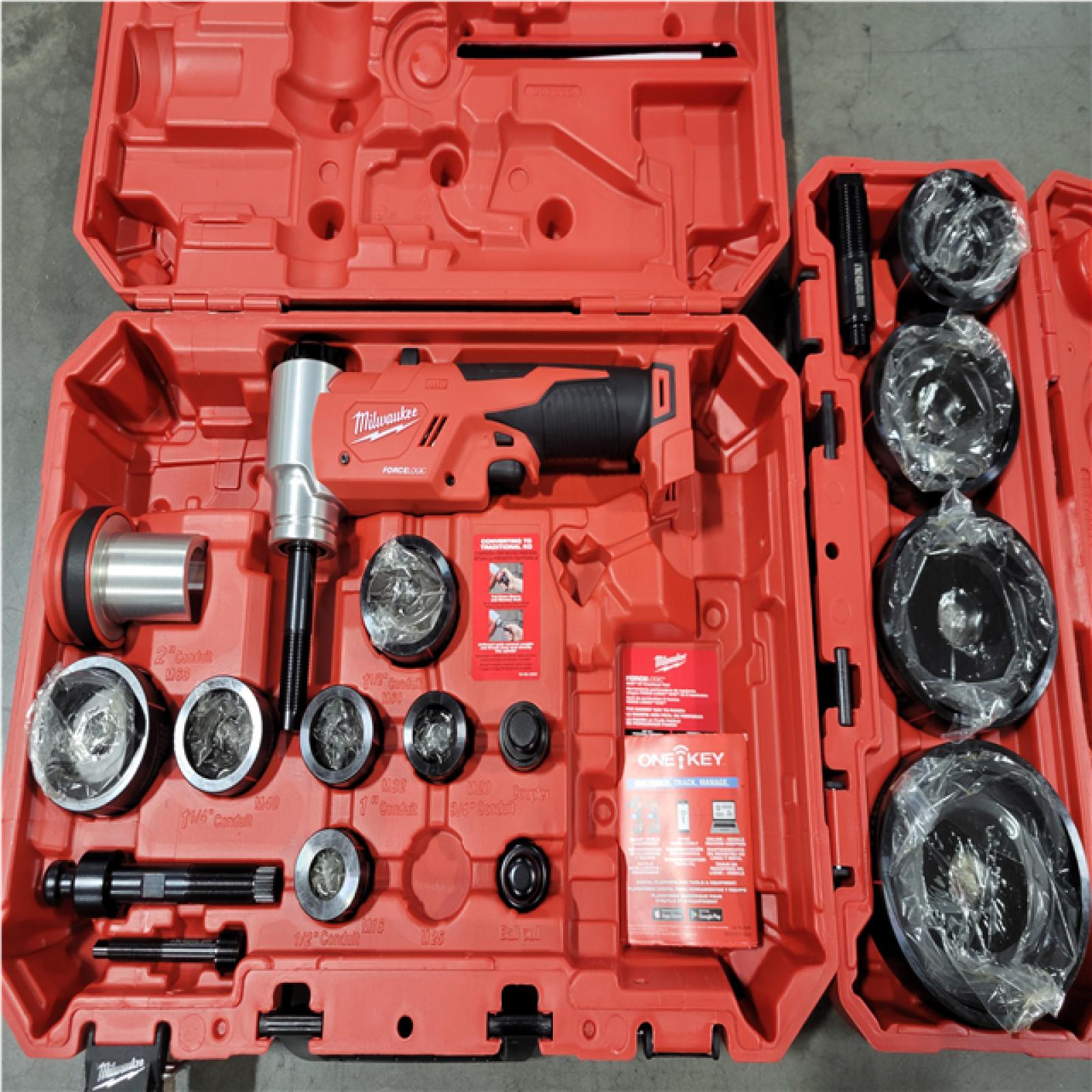 CALIFORNIA AS-IS MILWAUKEE M18 FORCE LOGIC 6T KNOCKOUT TOOL 1/2 W/ PUNCHES & DIES