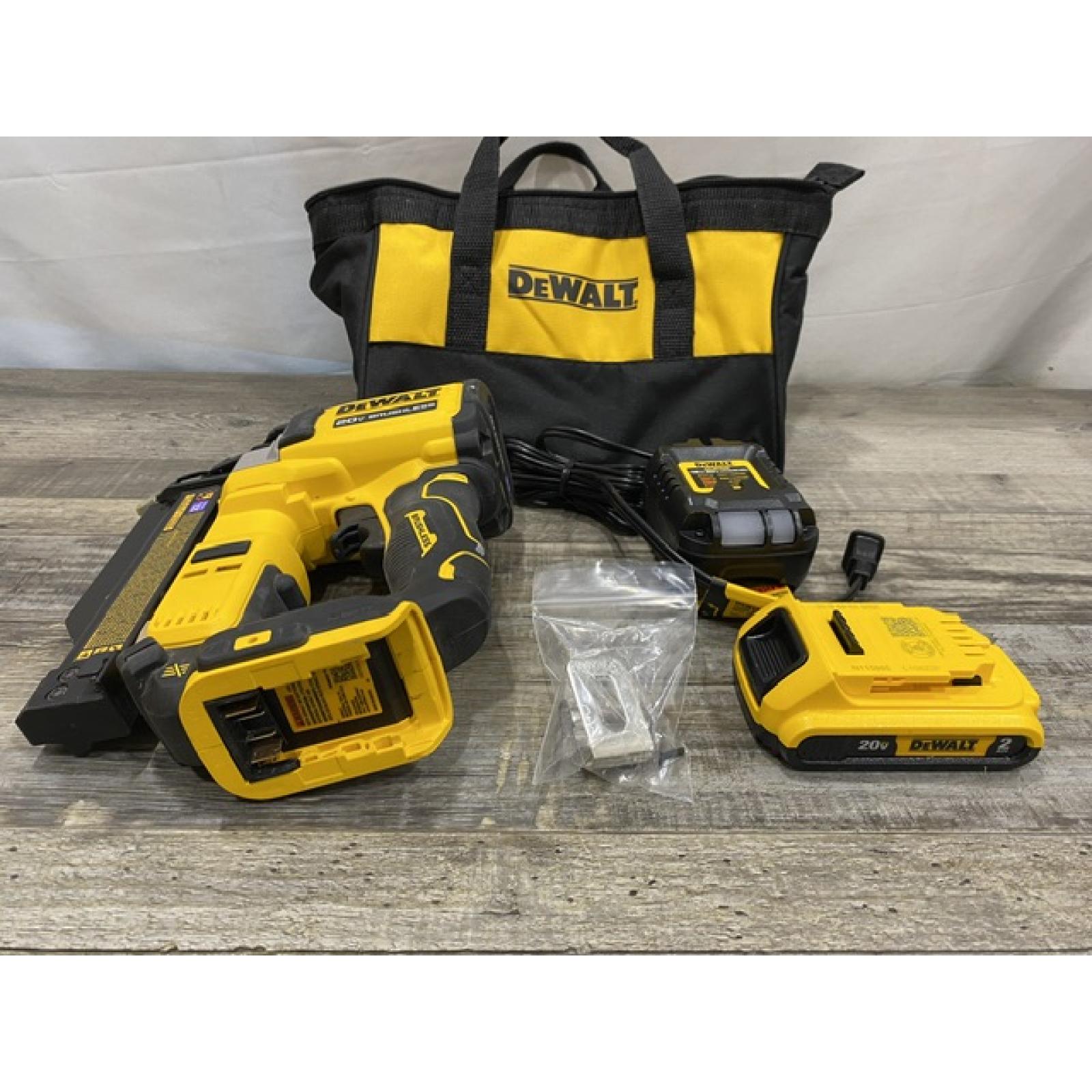 AS-IS DEWALT ATOMIC 20V MAX Lithium Ion Cordless 23 Gauge Pin Nailer Kit