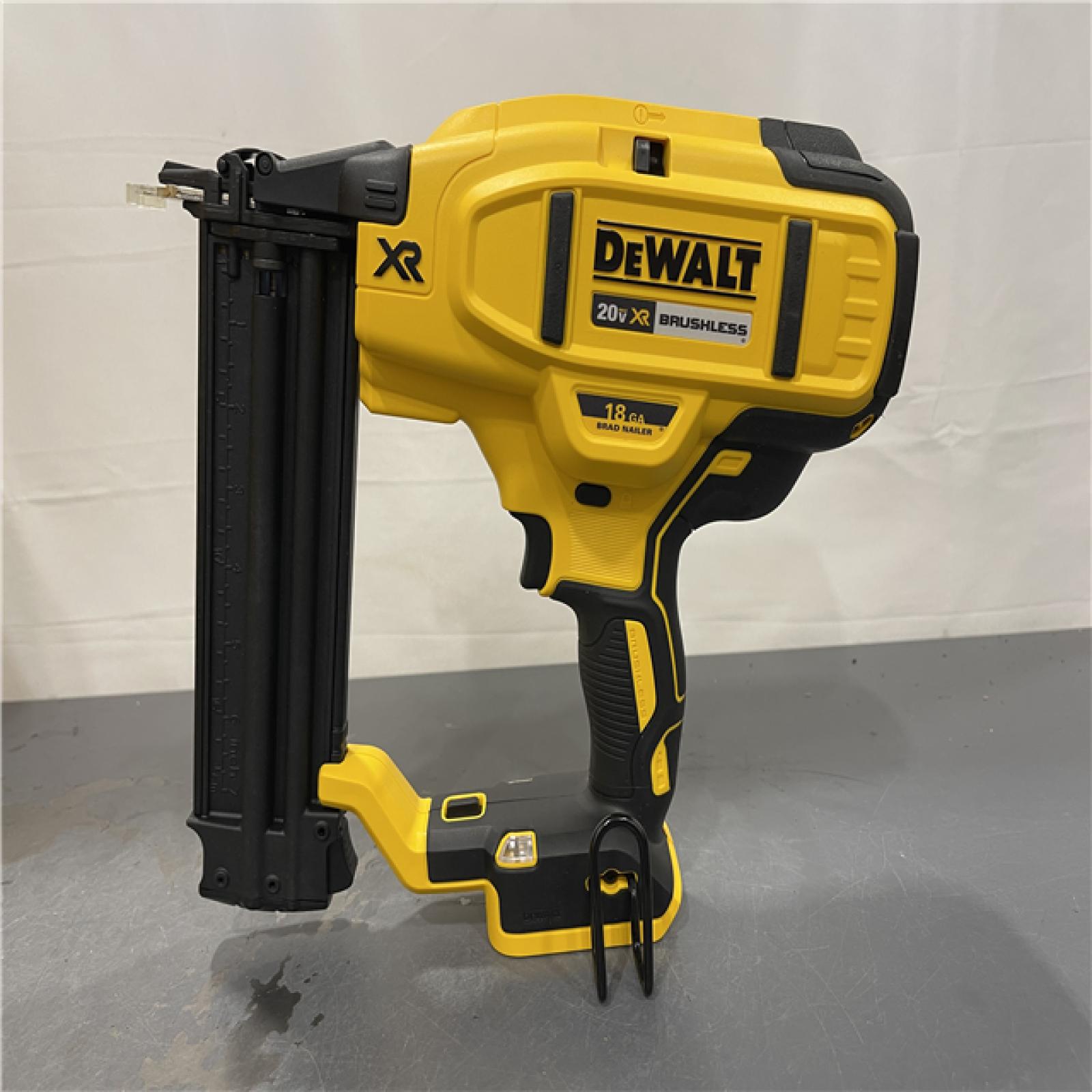 AS-IS - DeWalt 20V MAX XR Lithium-Ion Electric Cordless 18-Gauge Brad Nailer