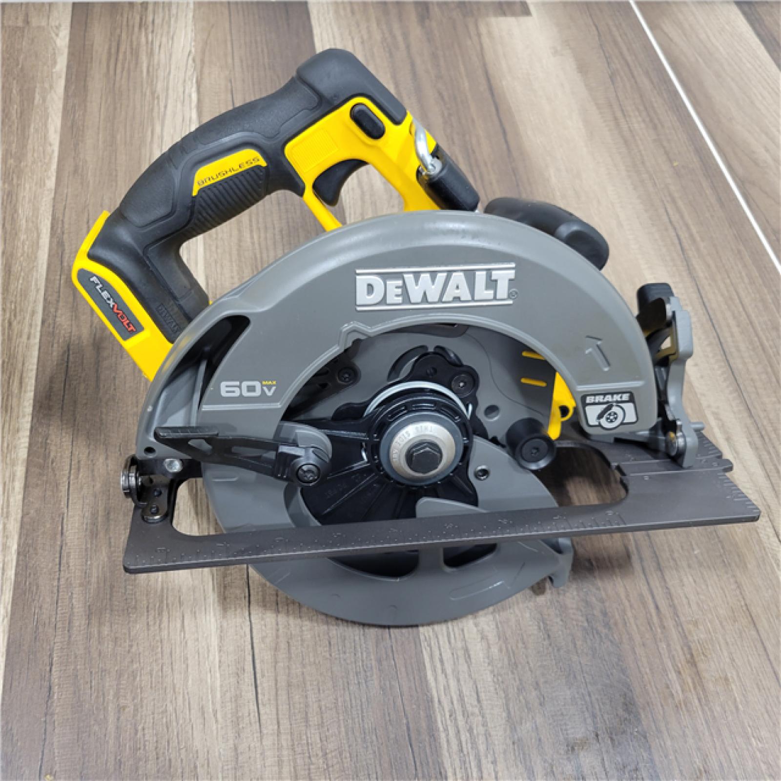 AS-IS DeWALT Flexvolt Max 7-1/4  60V Brushless Circular Saw DCS578B (Bare Tool)