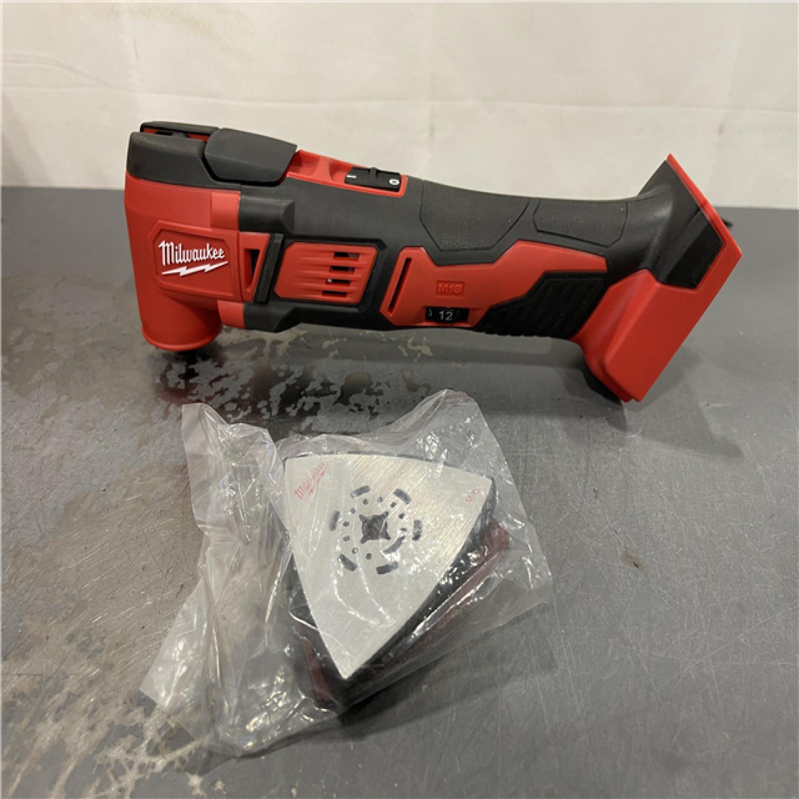 AS-IS - Milwaukee M18 18V Lithium-Ion Cordless Oscillating Multi-Tool
