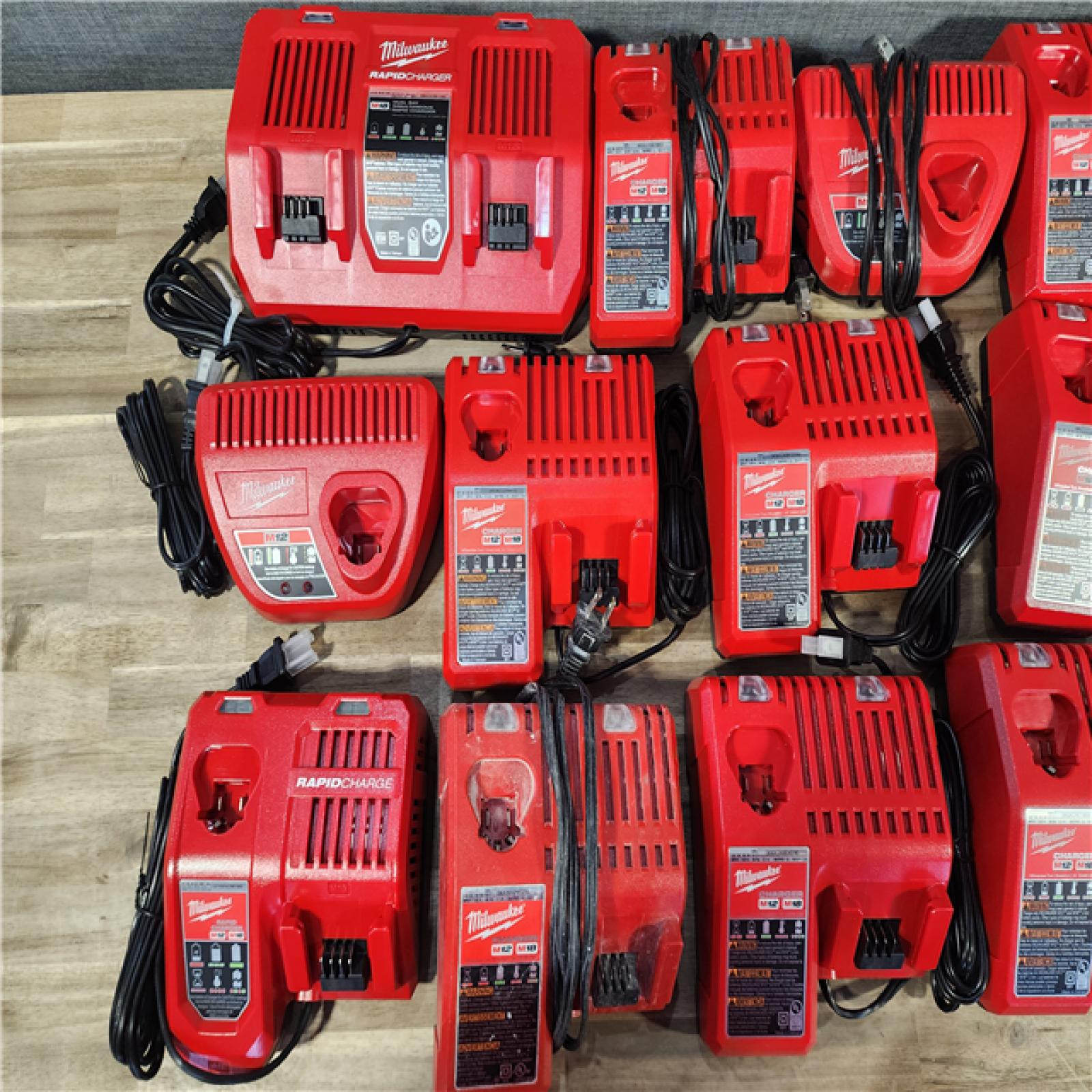 HOUSTON LOCATION - AS-IS MILWAUKEE BATTERY CHARGER PACK QTY - 16