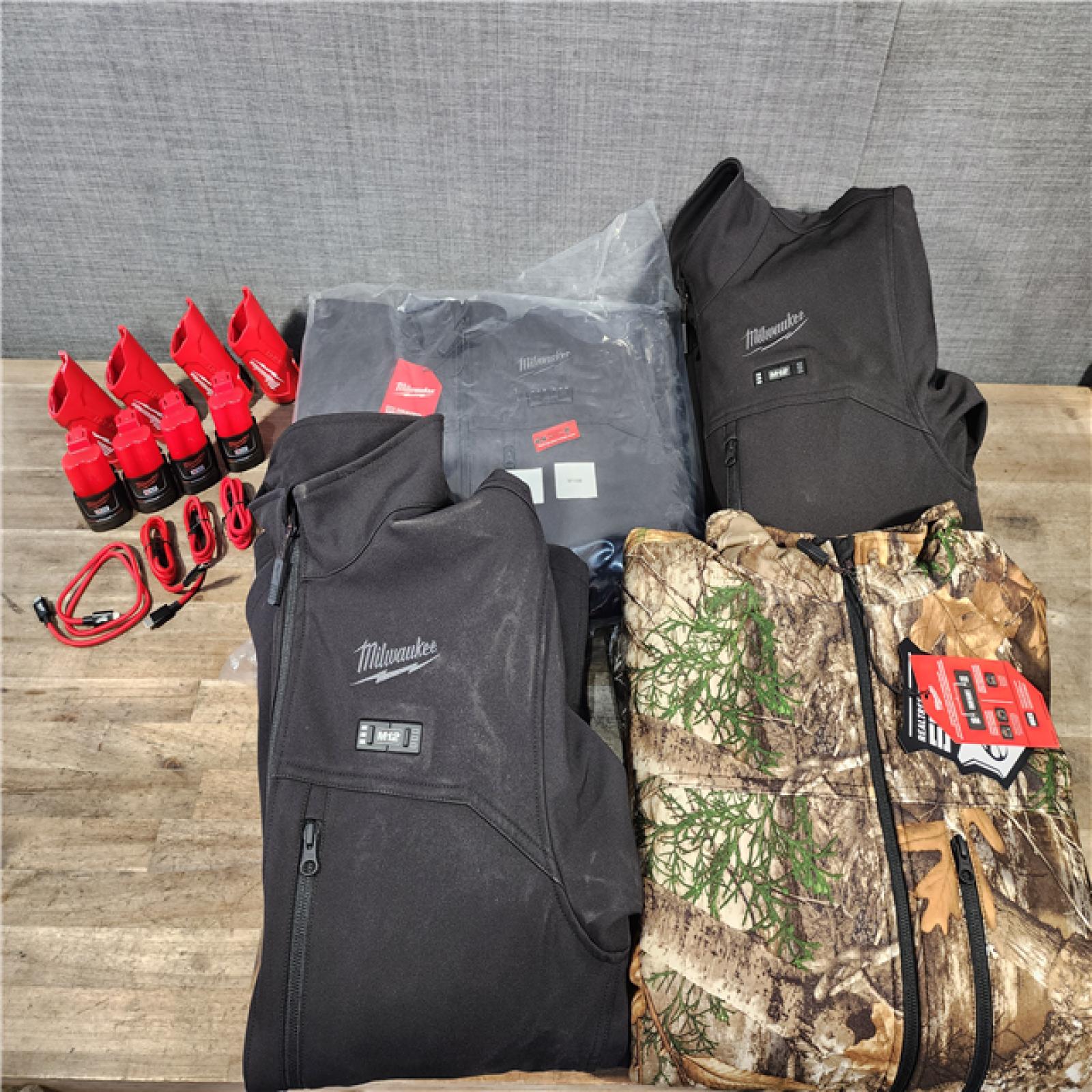 HOUSTON LOCATION - AS-IS MILWAUKEE 4 HEATED CLOTHING COMBO KIT
