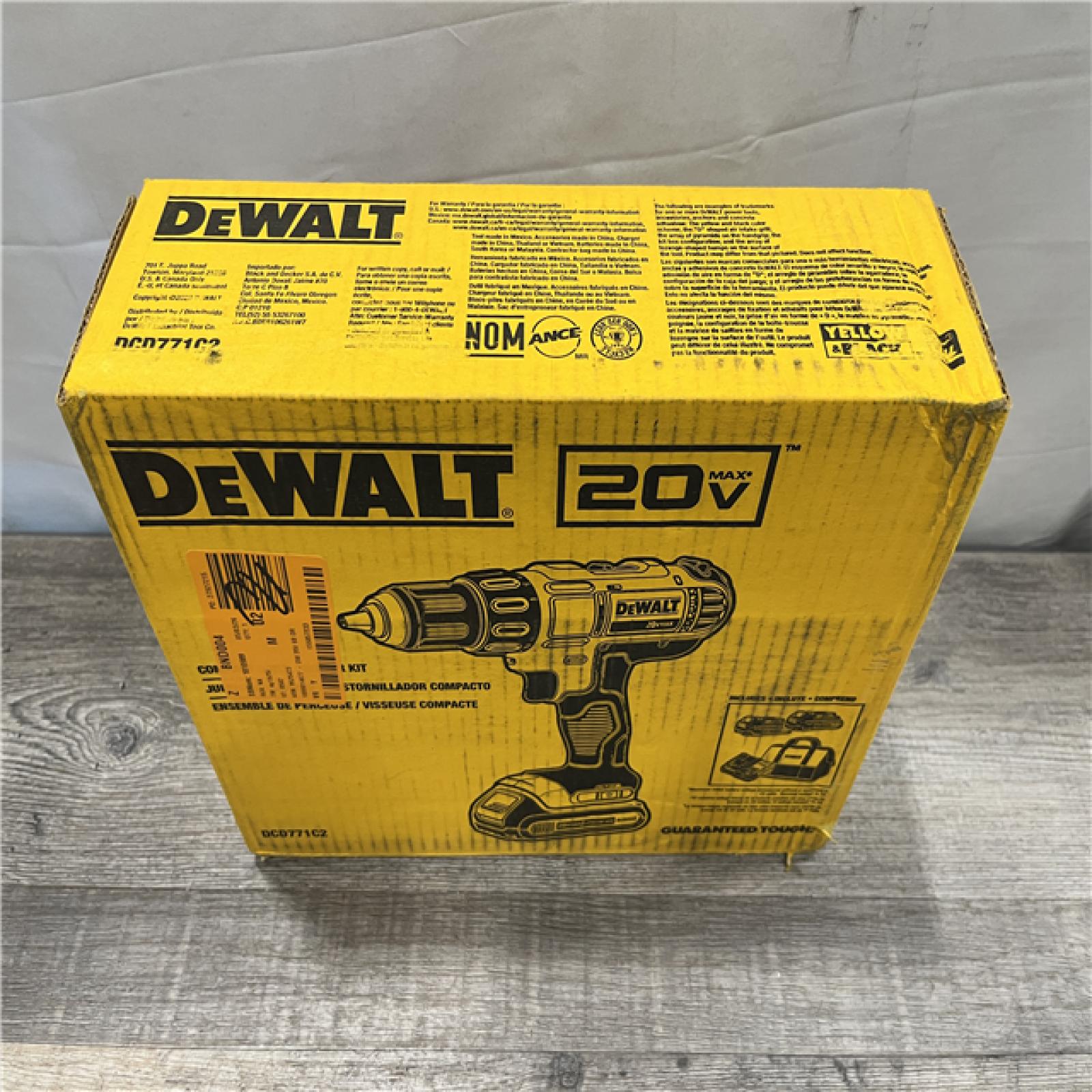 NEW - DEWALT 20V MAX Cordless 1/2 in. Drill/Driver Kit