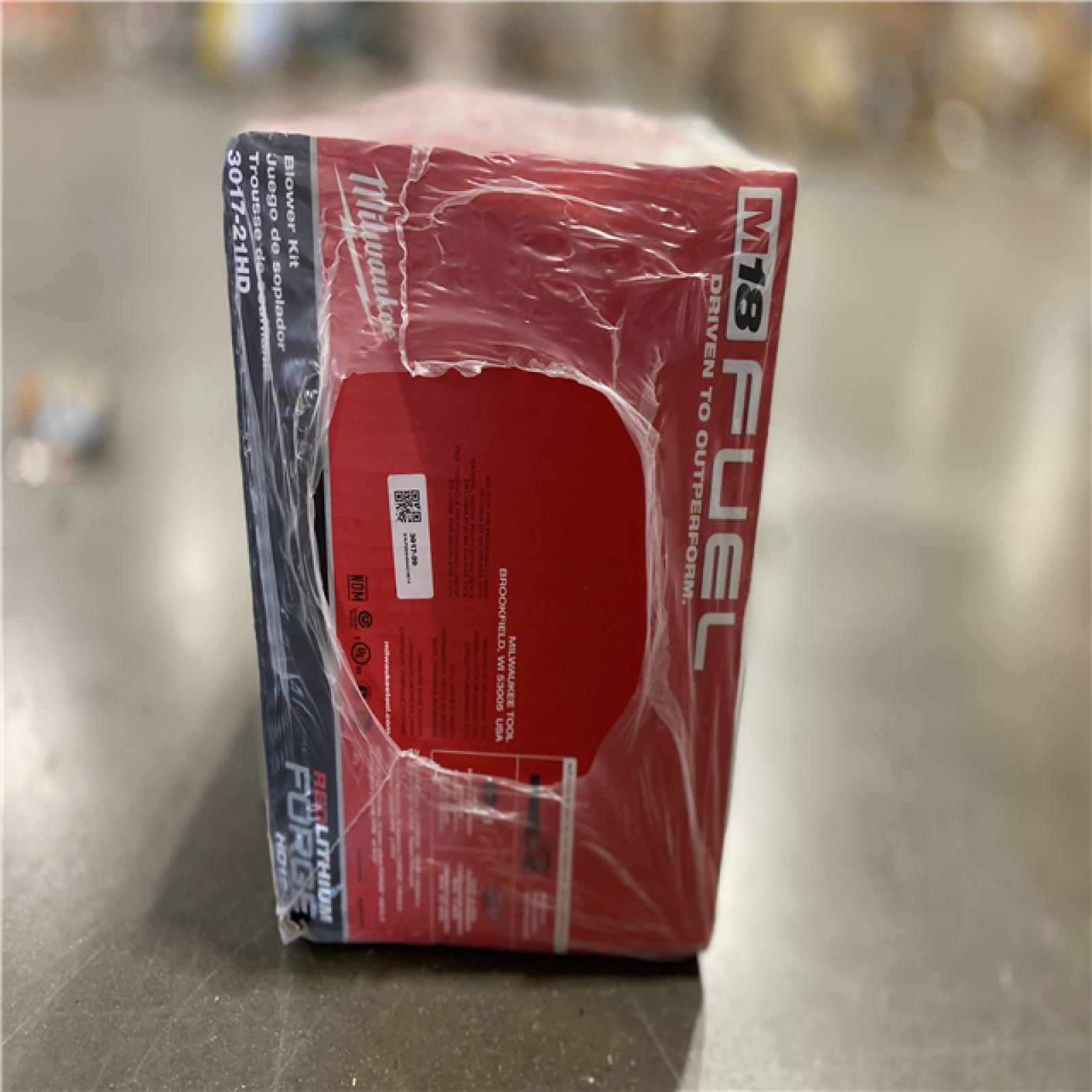 NEW! - Milwaukee M18 FUEL 120 MPH 500 CFM 18V Brushless Cordless Battery Powered Leaf Blower Kit w/12.0 Ah FORGE Battery & Rapid Charger