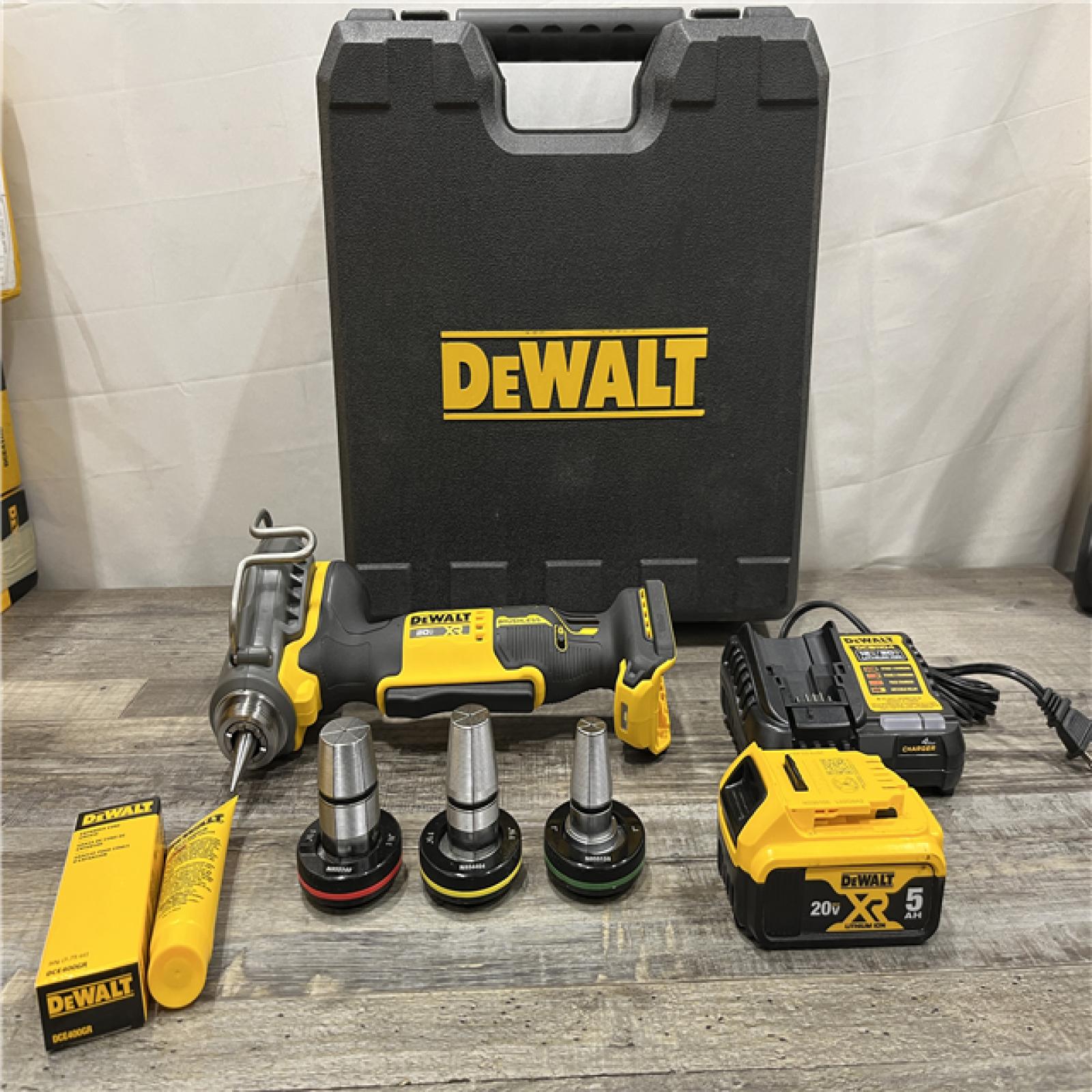 GOOD - DEWALT 20-Volt MAX XR 1-1/2 in. PEX Expander Kit