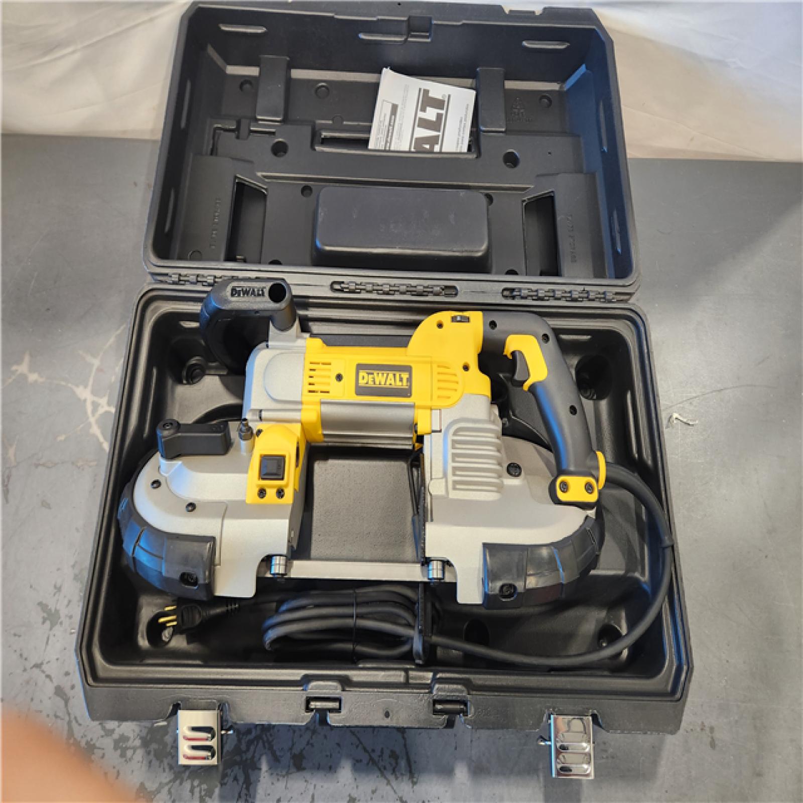 AS-IS- 10 Amp Deep Cut Band Saw Kit