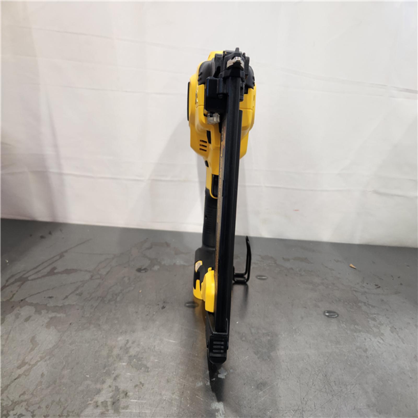 AS-IS- DeWalt 20V MAX XR Lithium-Ion Cordless 18-Gauge Brad Nailer (Tool Only)