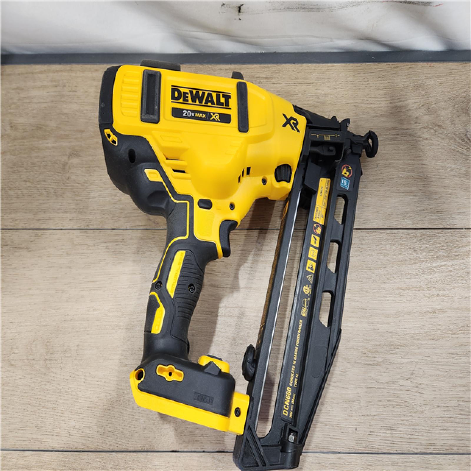 AS-IS- DeWalt 20V 16 Gauge Cordless Angled Finish Nailer Kit W/ 2Ah Battery